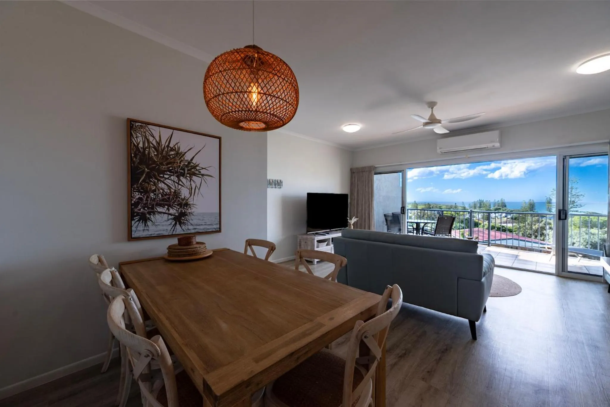 TV and multimedia in Endless Summer Resort