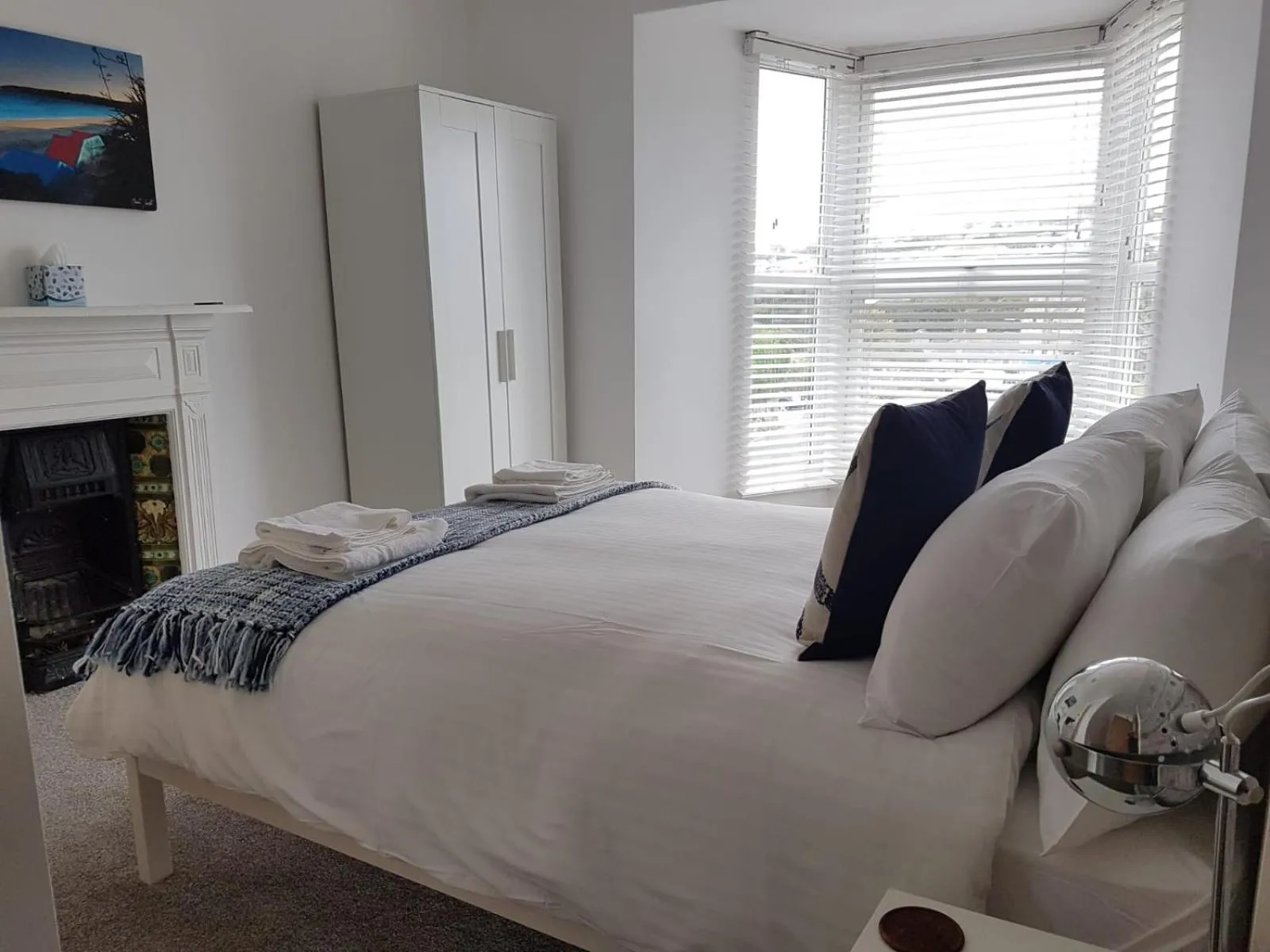 Photo of the whole room, Bed in Saltwater