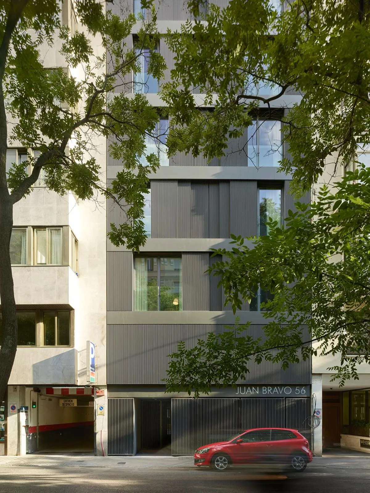 Facade/entrance in Hoom Apartments Juan Bravo