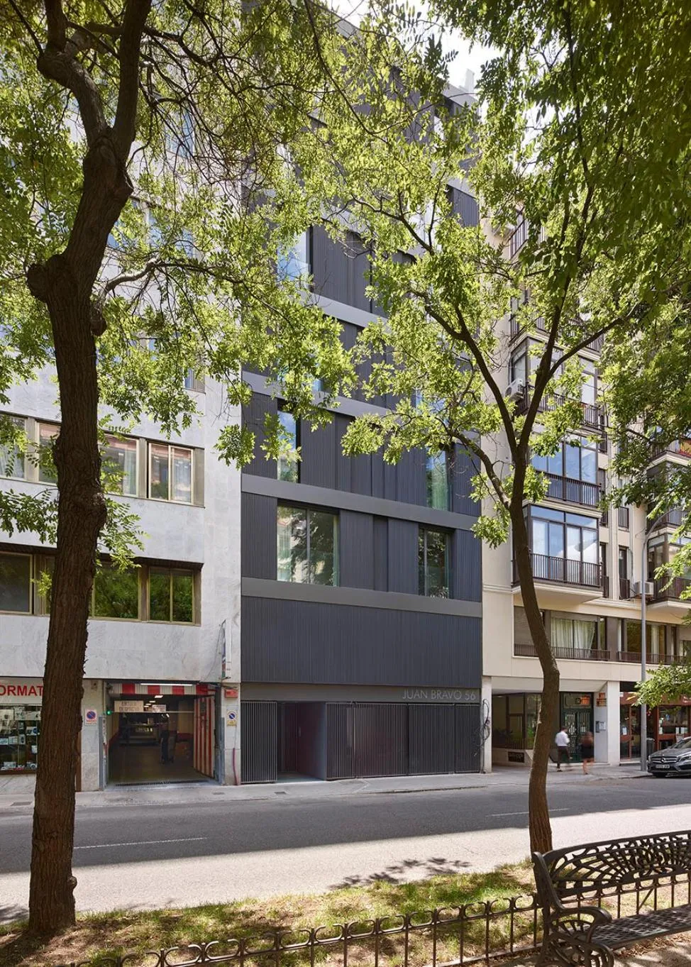 Facade/entrance in Hoom Apartments Juan Bravo