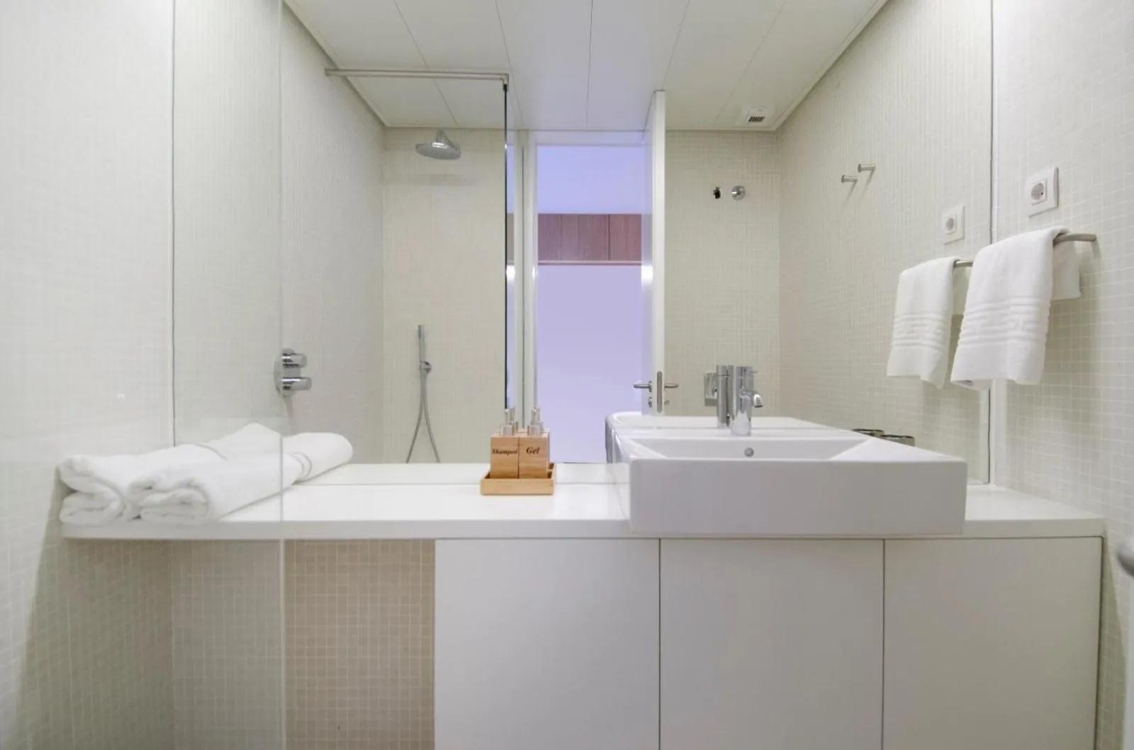 Bathroom in Hoom Apartments Juan Bravo