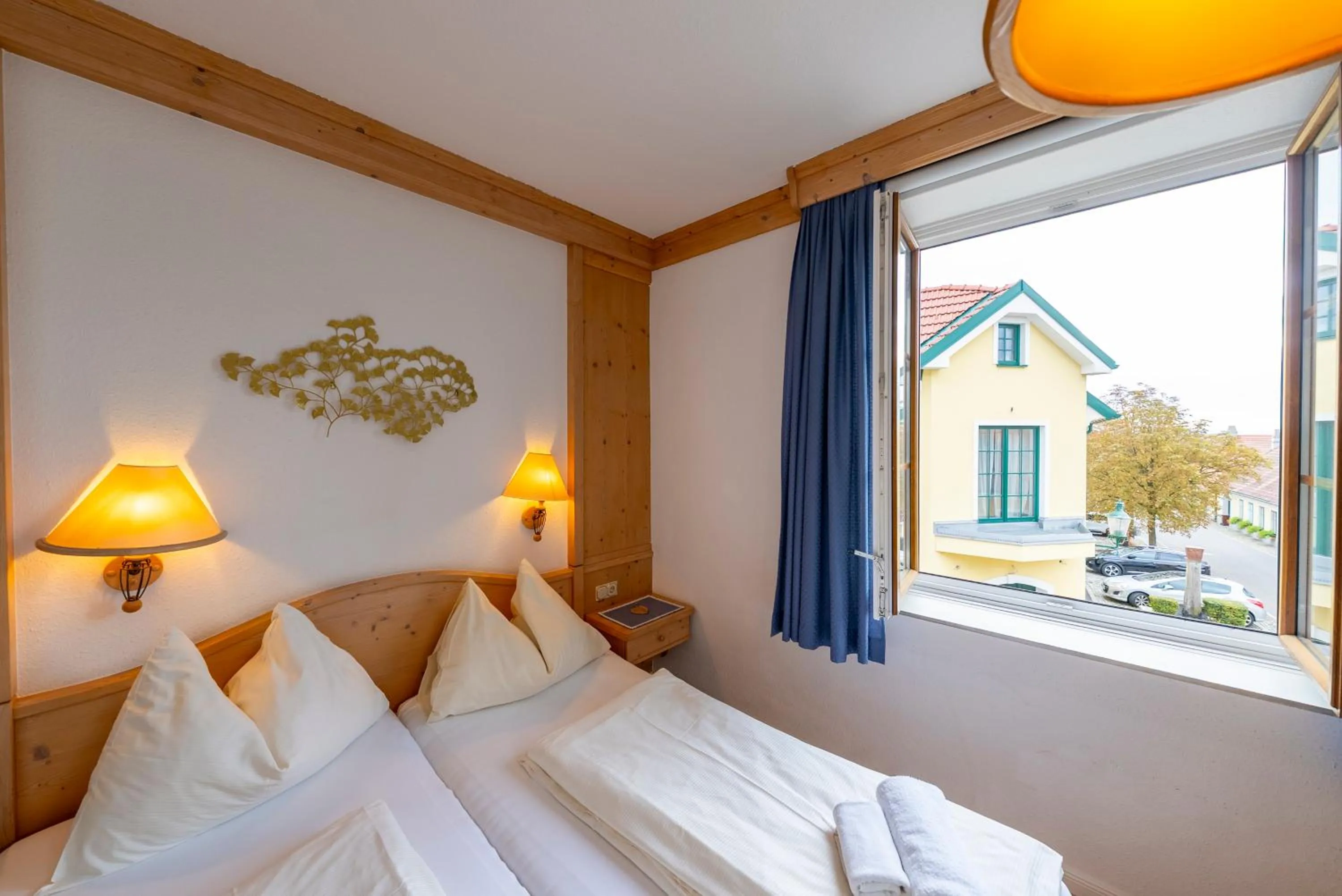 Photo of the whole room, Bed in Hotel Krug