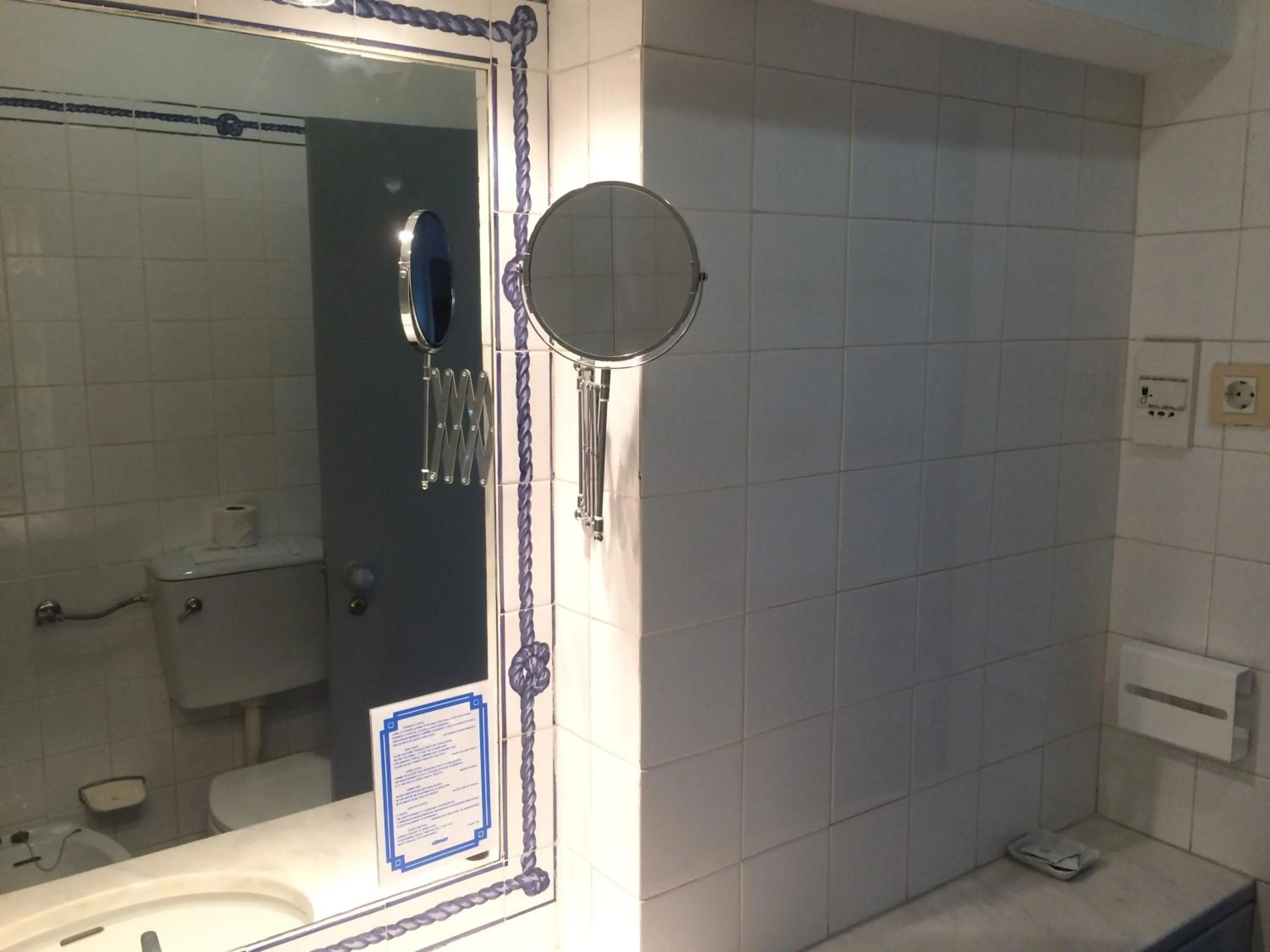 Bathroom in Almar Hotel Apartamento