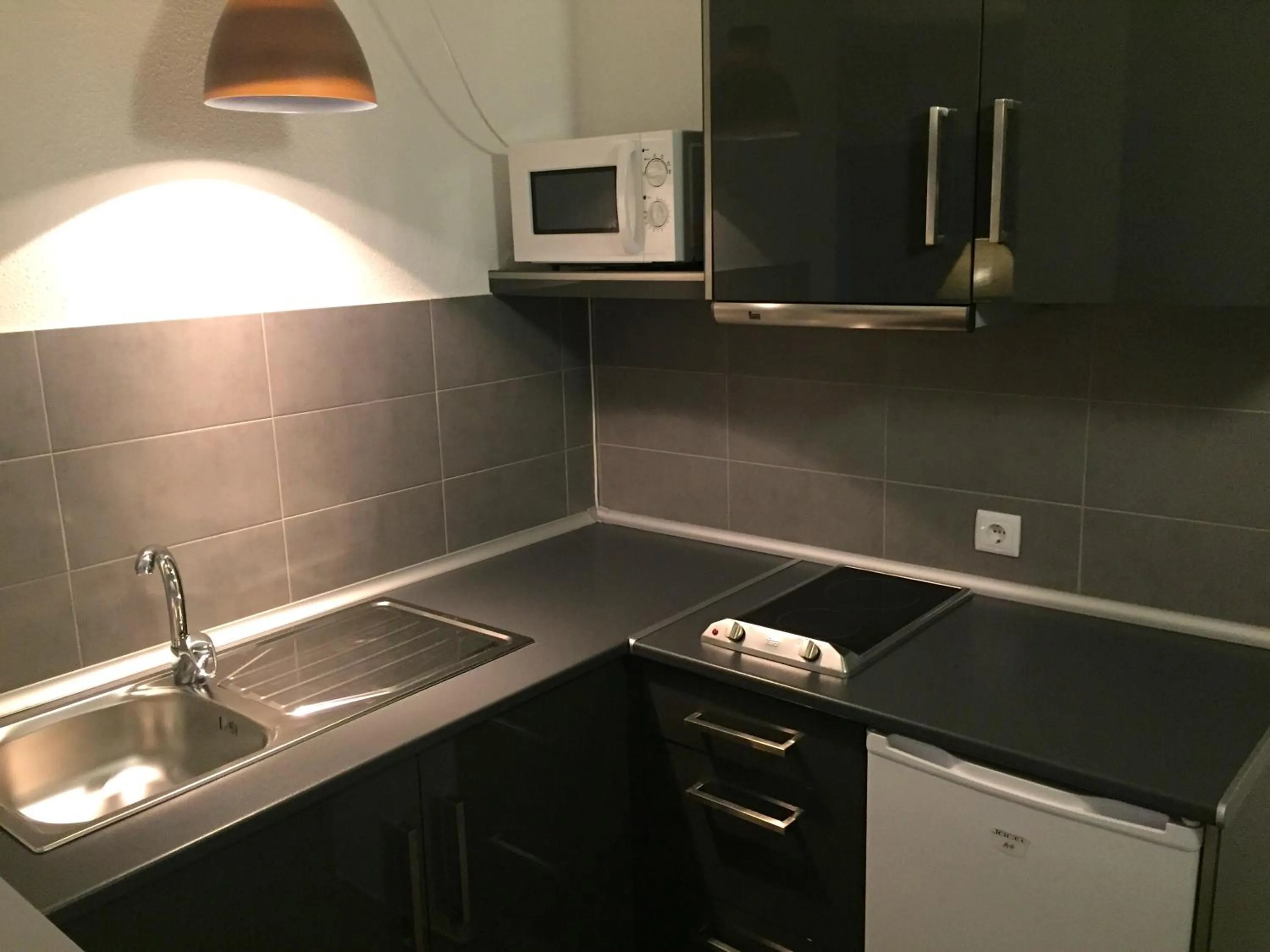 Kitchen or kitchenette in Almar Hotel Apartamento