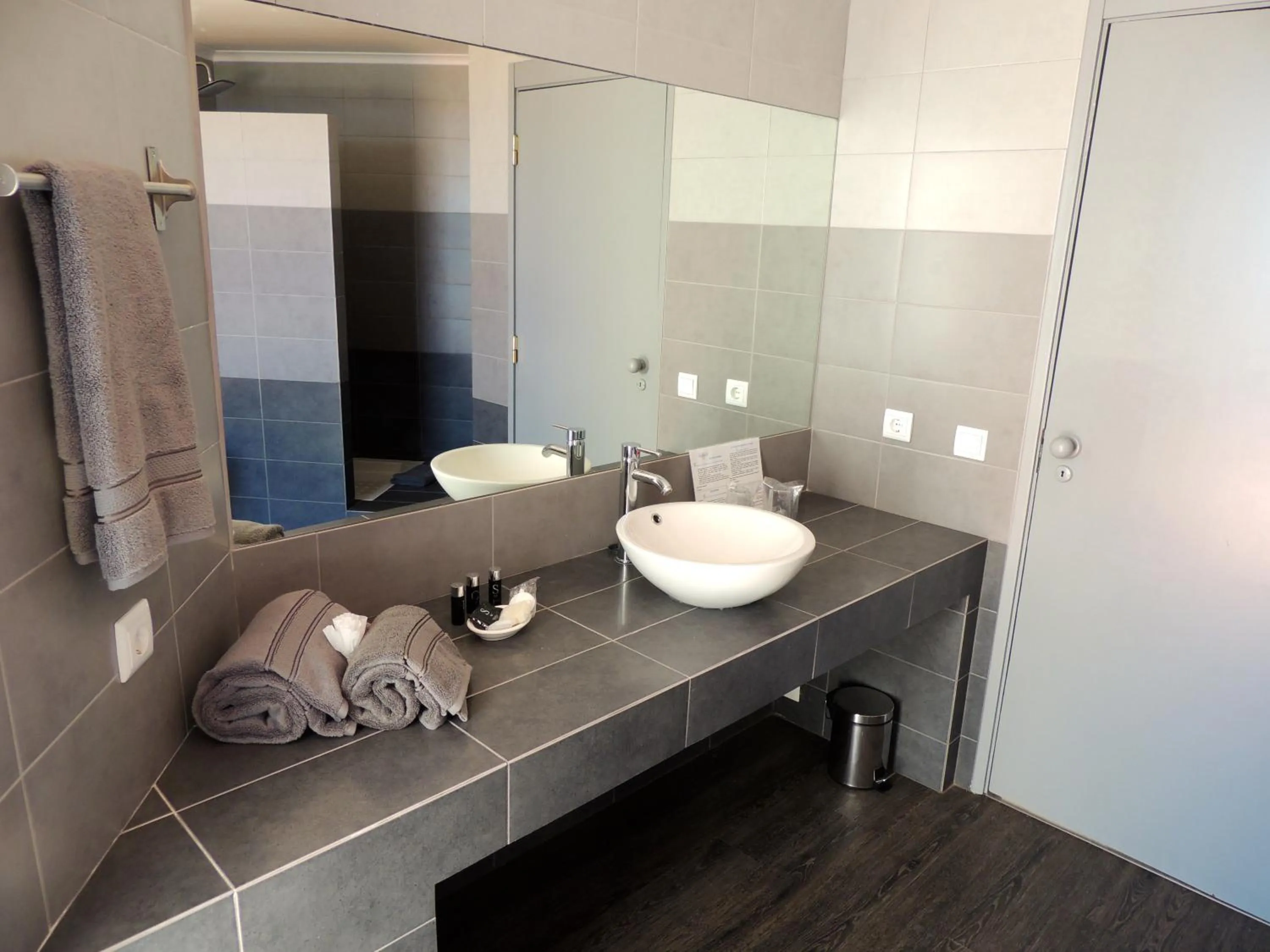 Bathroom in Almar Hotel Apartamento