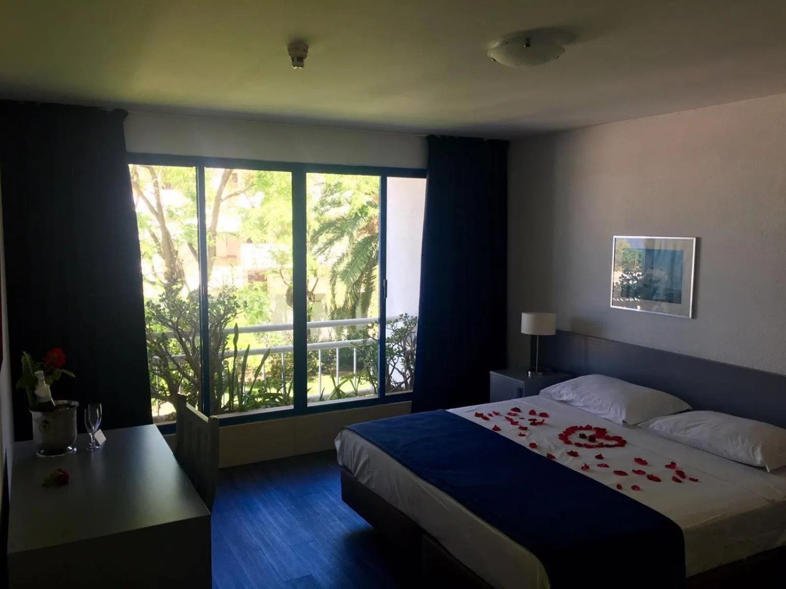 Bed in Almar Hotel Apartamento