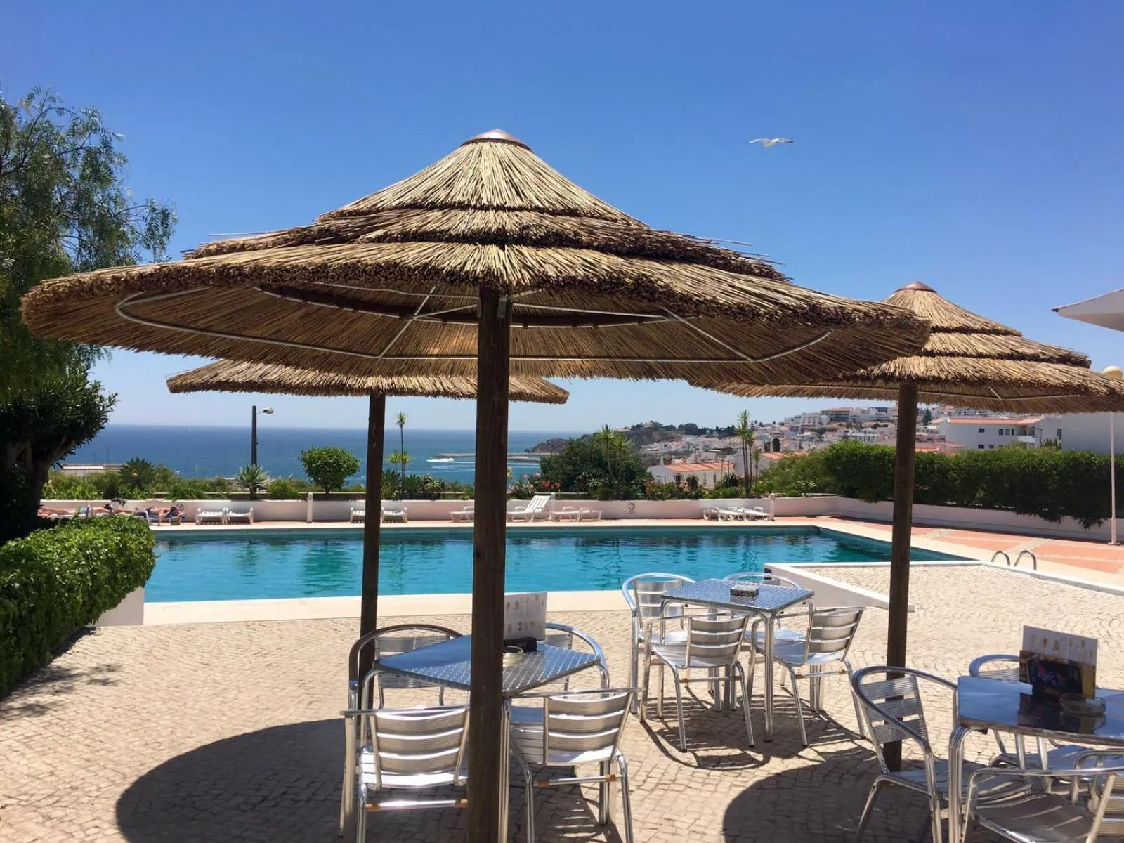 Restaurant/places to eat in Almar Hotel Apartamento