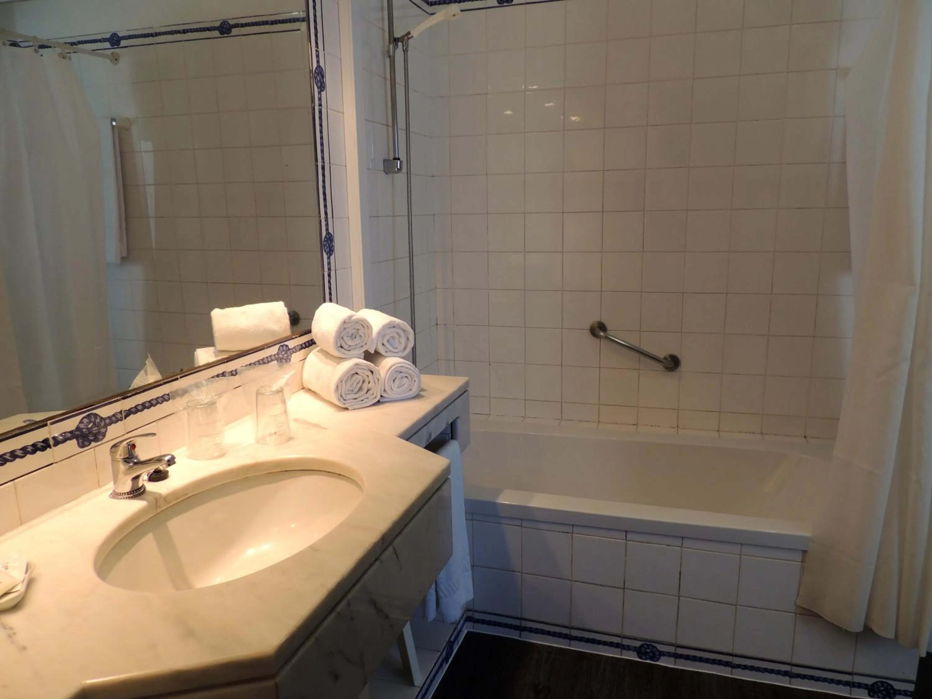 Shower in Almar Hotel Apartamento