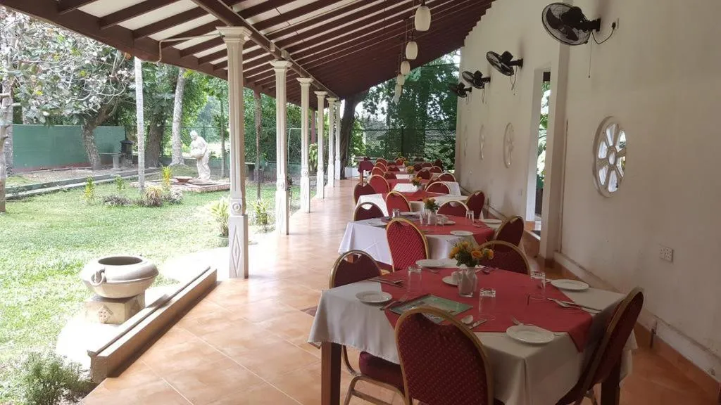 Restaurant/places to eat in Airport Green View Resort