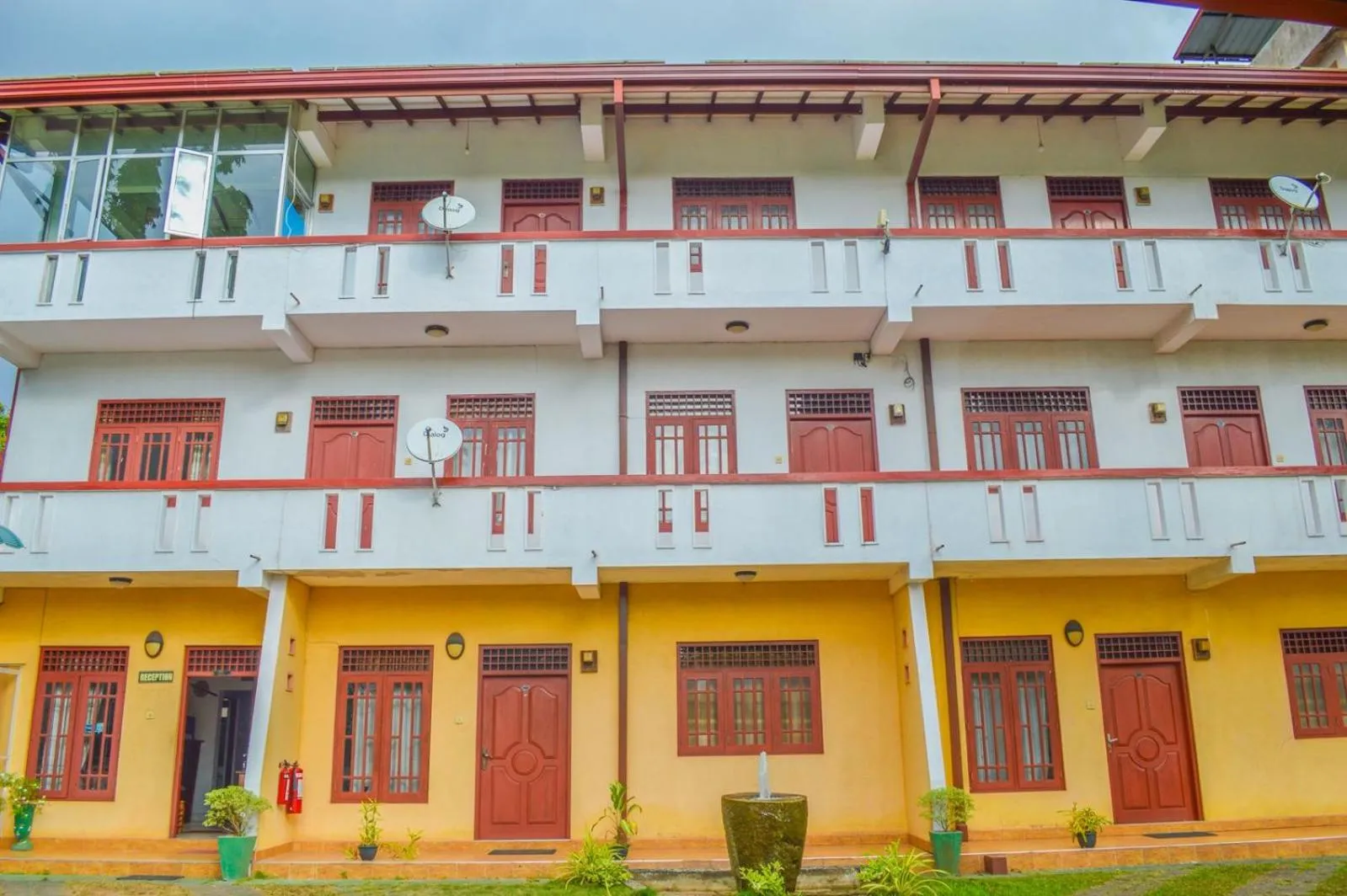 Property building in Airport Green View Hotel Katunayake