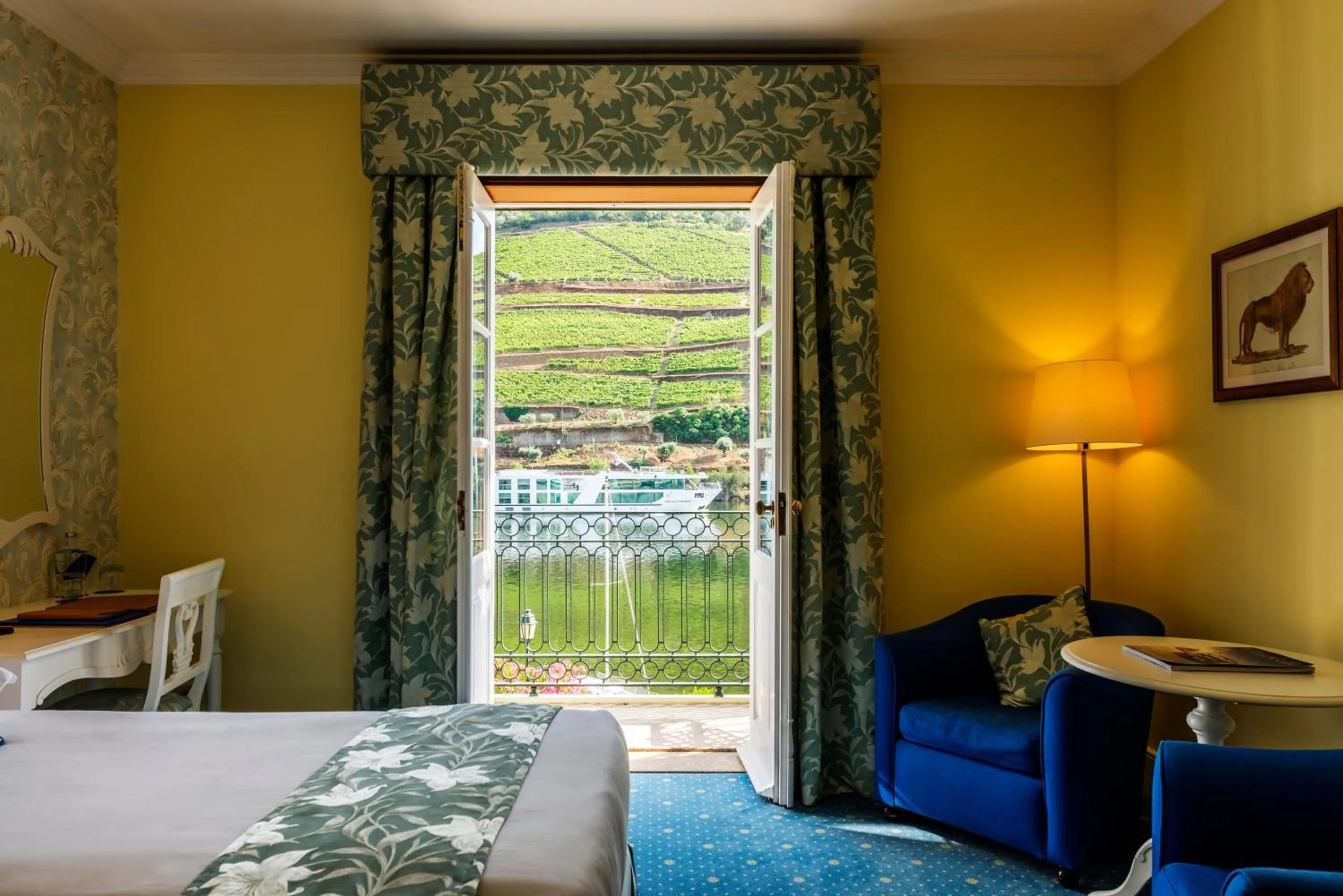 Balcony/Terrace, Bed in The Vintage House - Douro
