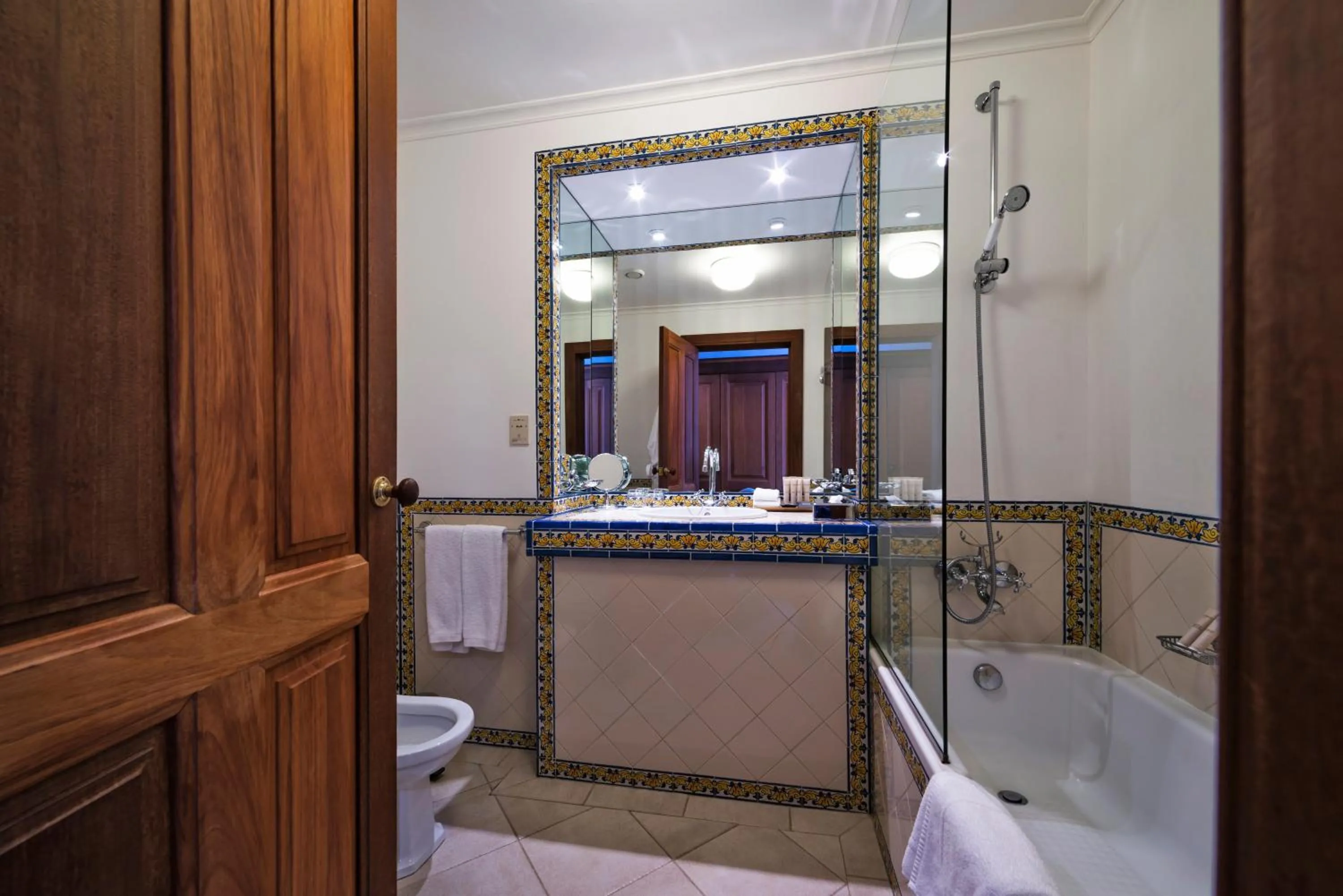 Toilet in The Vintage House - Douro