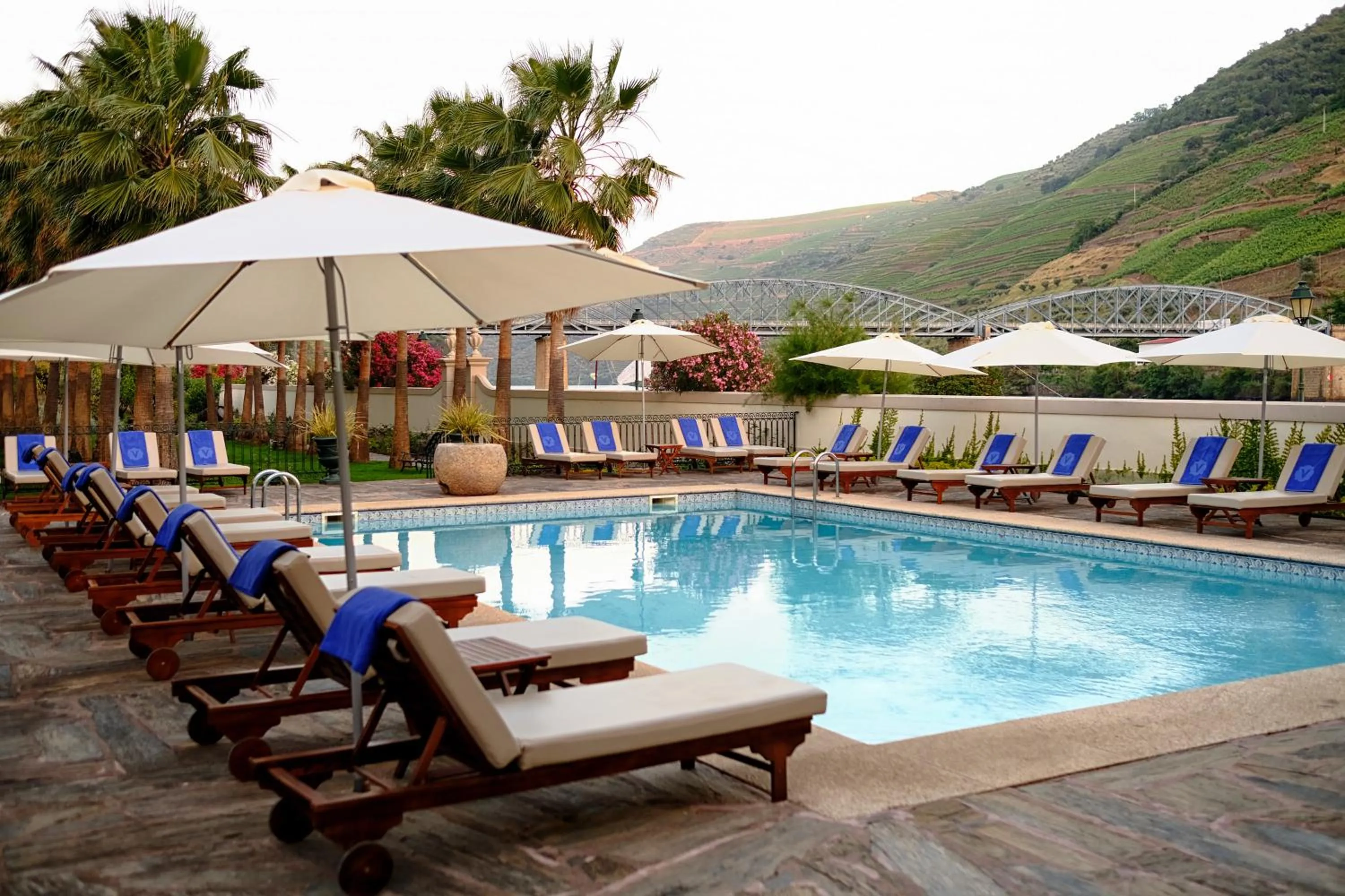 Mountain view in The Vintage House - Douro