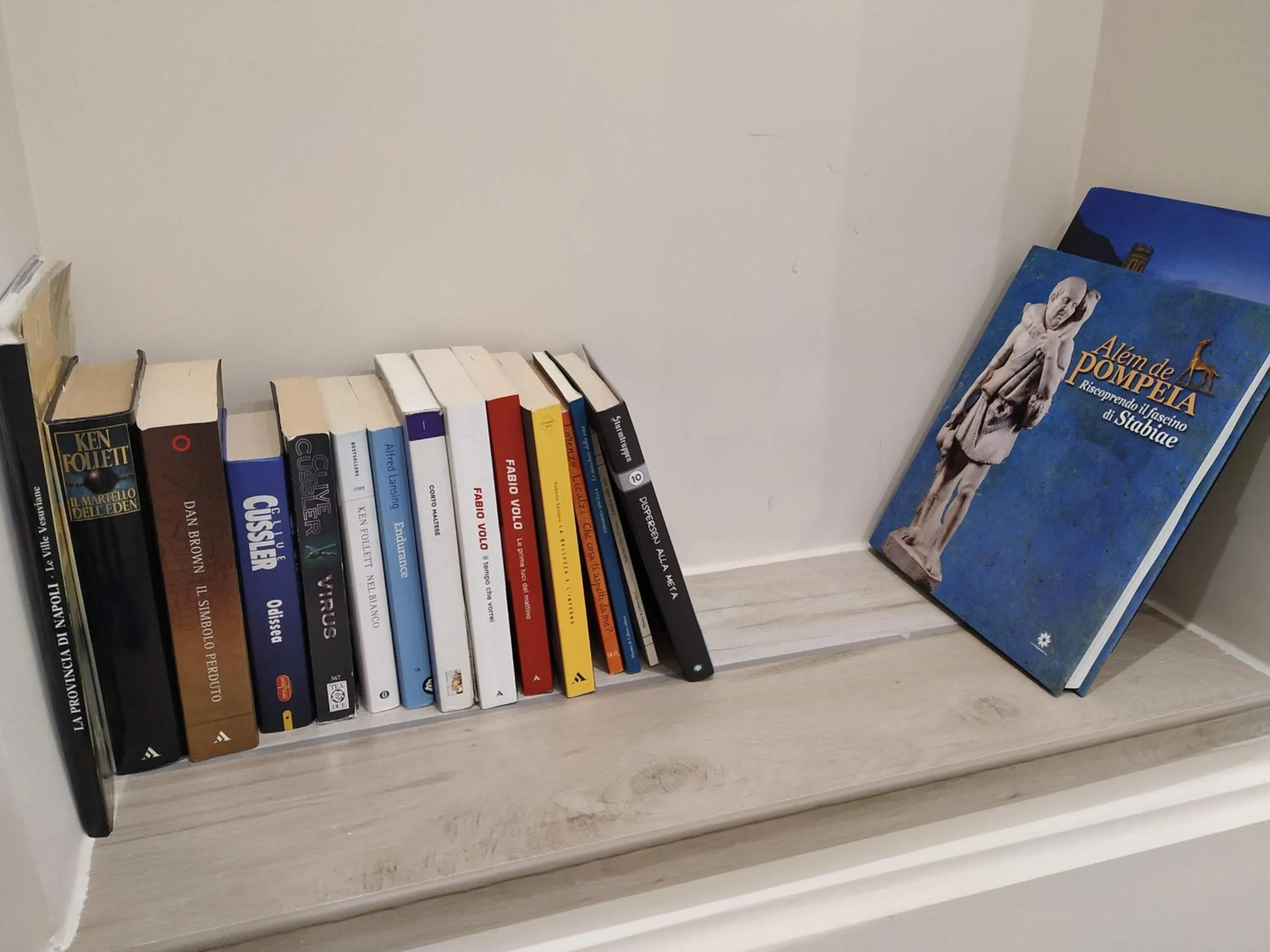 Library in il Timone B&B