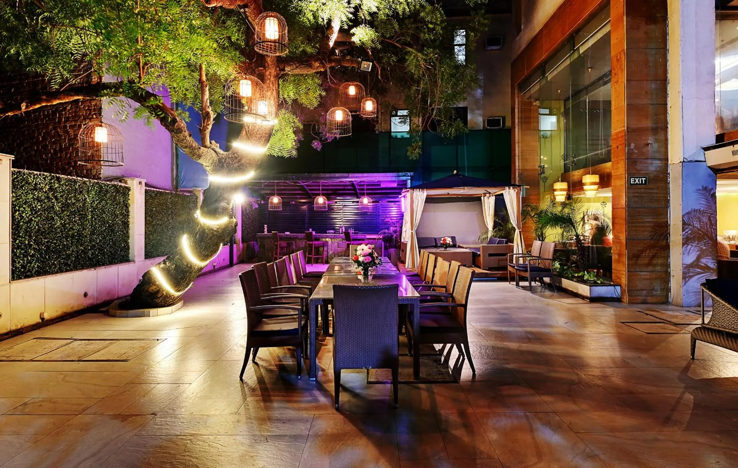 Restaurant/places to eat in Quality Inn Gurgaon