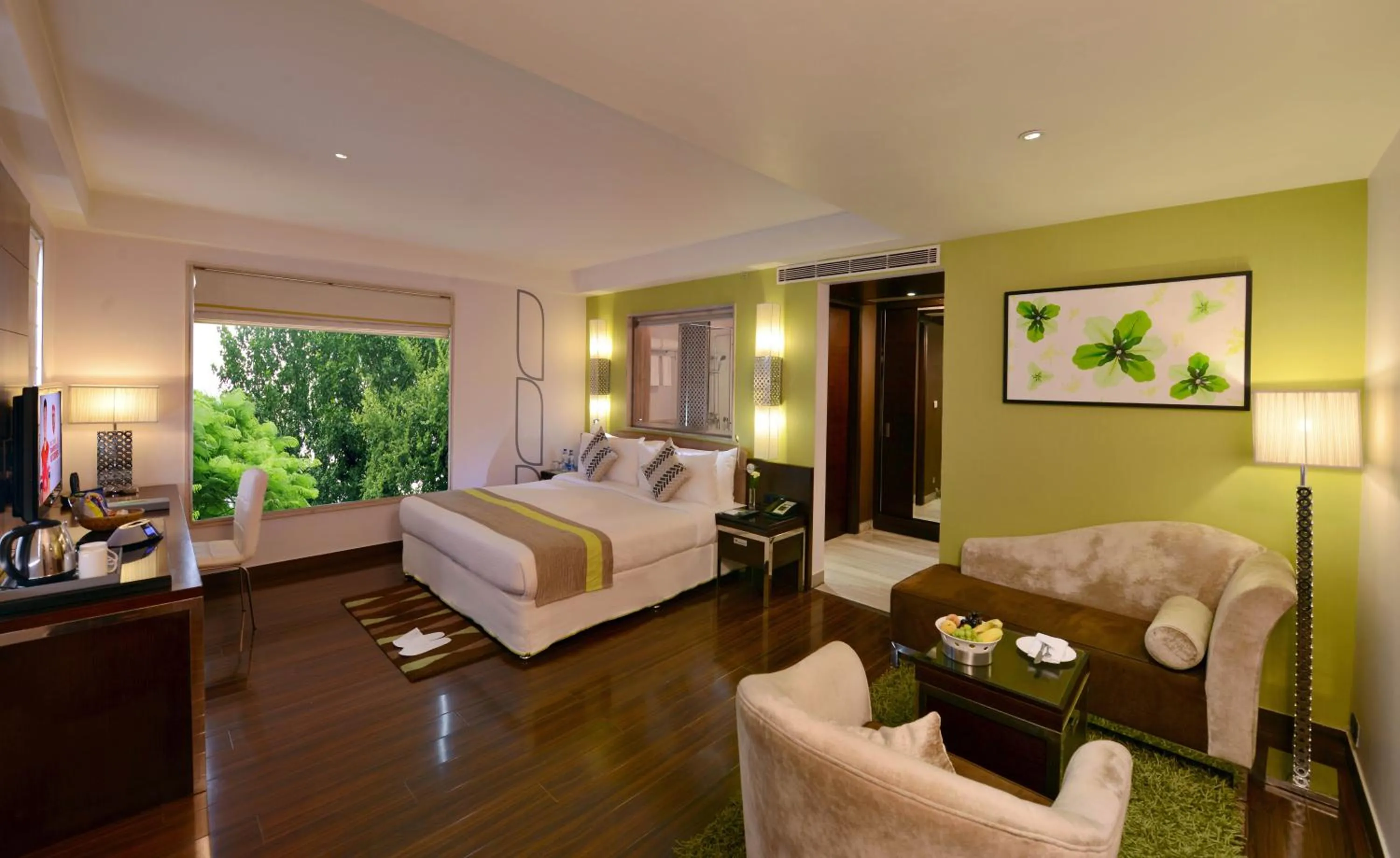 Photo of the whole room, Bed in Quality Inn Gurgaon