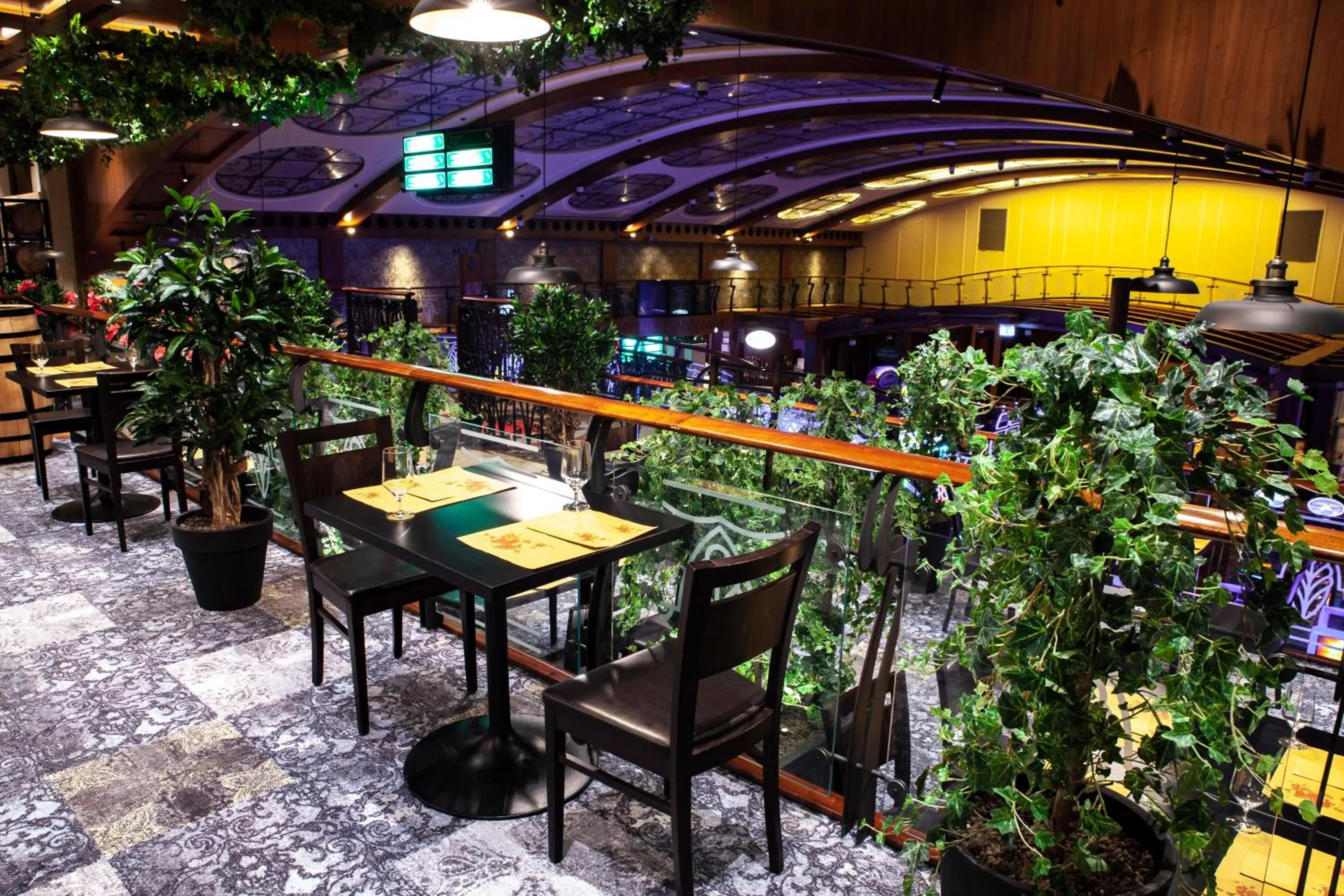 Restaurant/places to eat in Park, Hotel & Entertainment