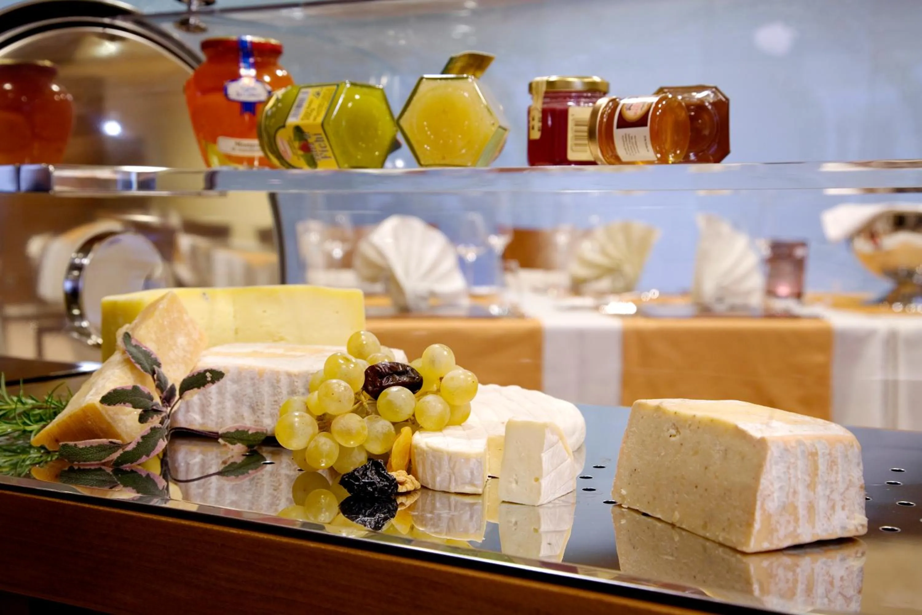 Continental breakfast in Park, Hotel & Entertainment