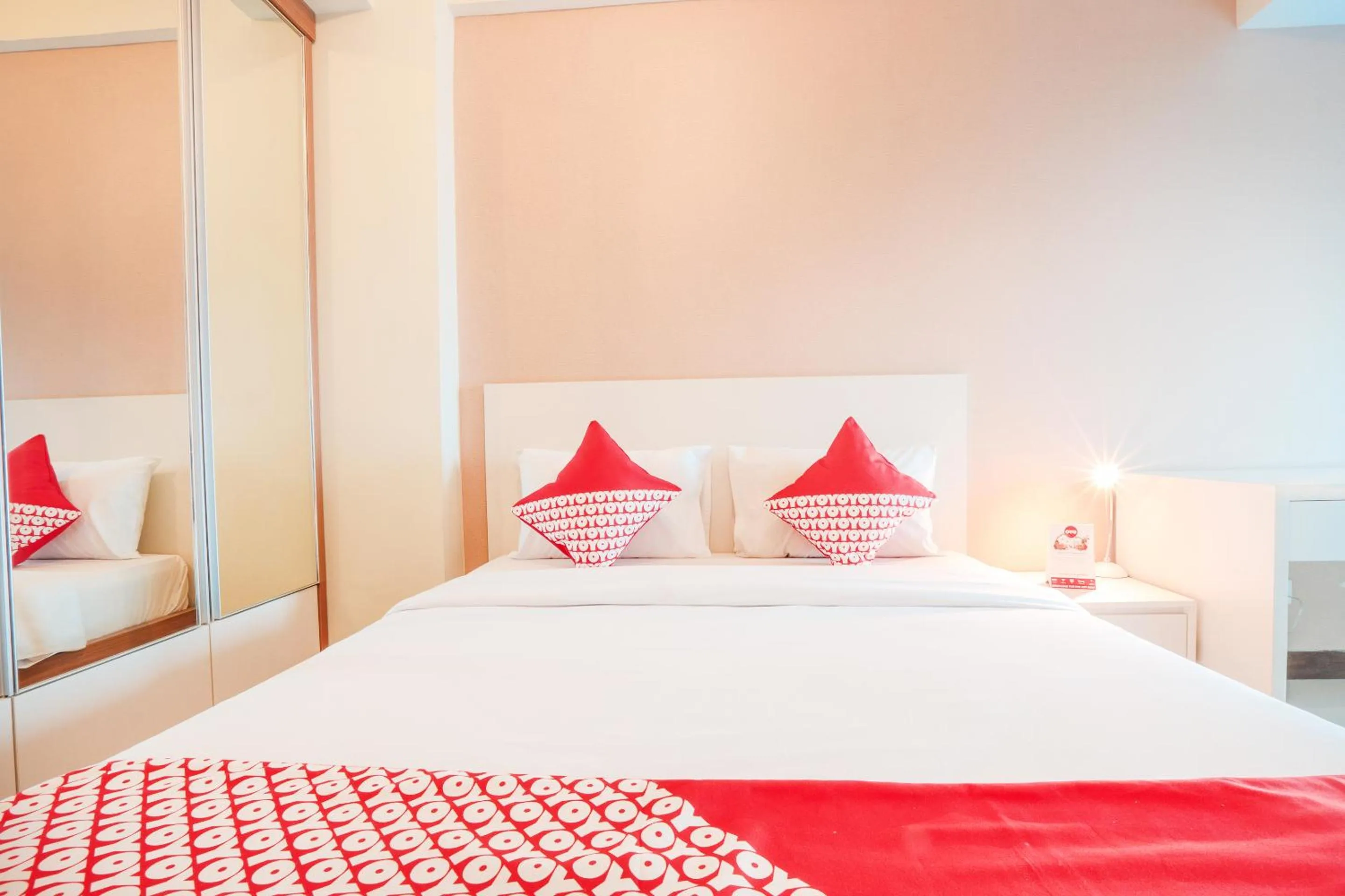 Bedroom in OYO  Flagship 755 Appartel Grand Dhika City