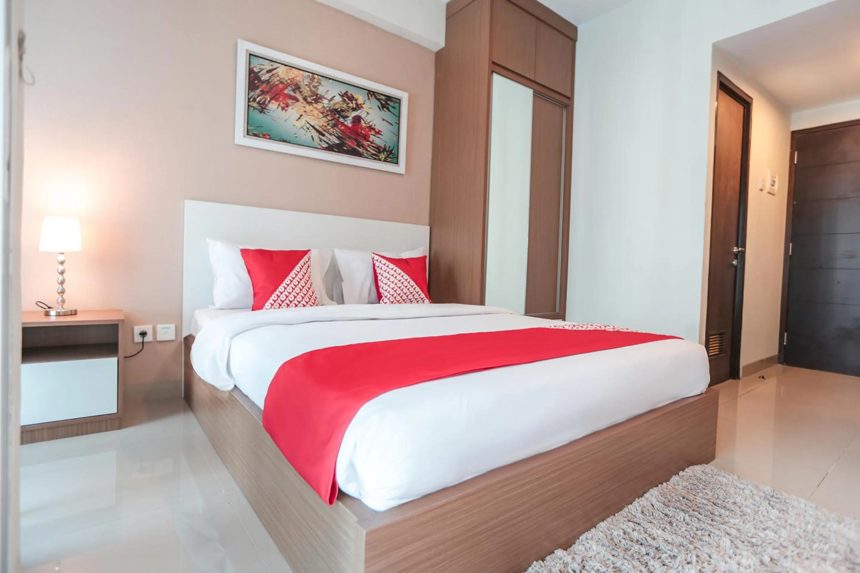 Bedroom in OYO  Flagship 755 Appartel Grand Dhika City