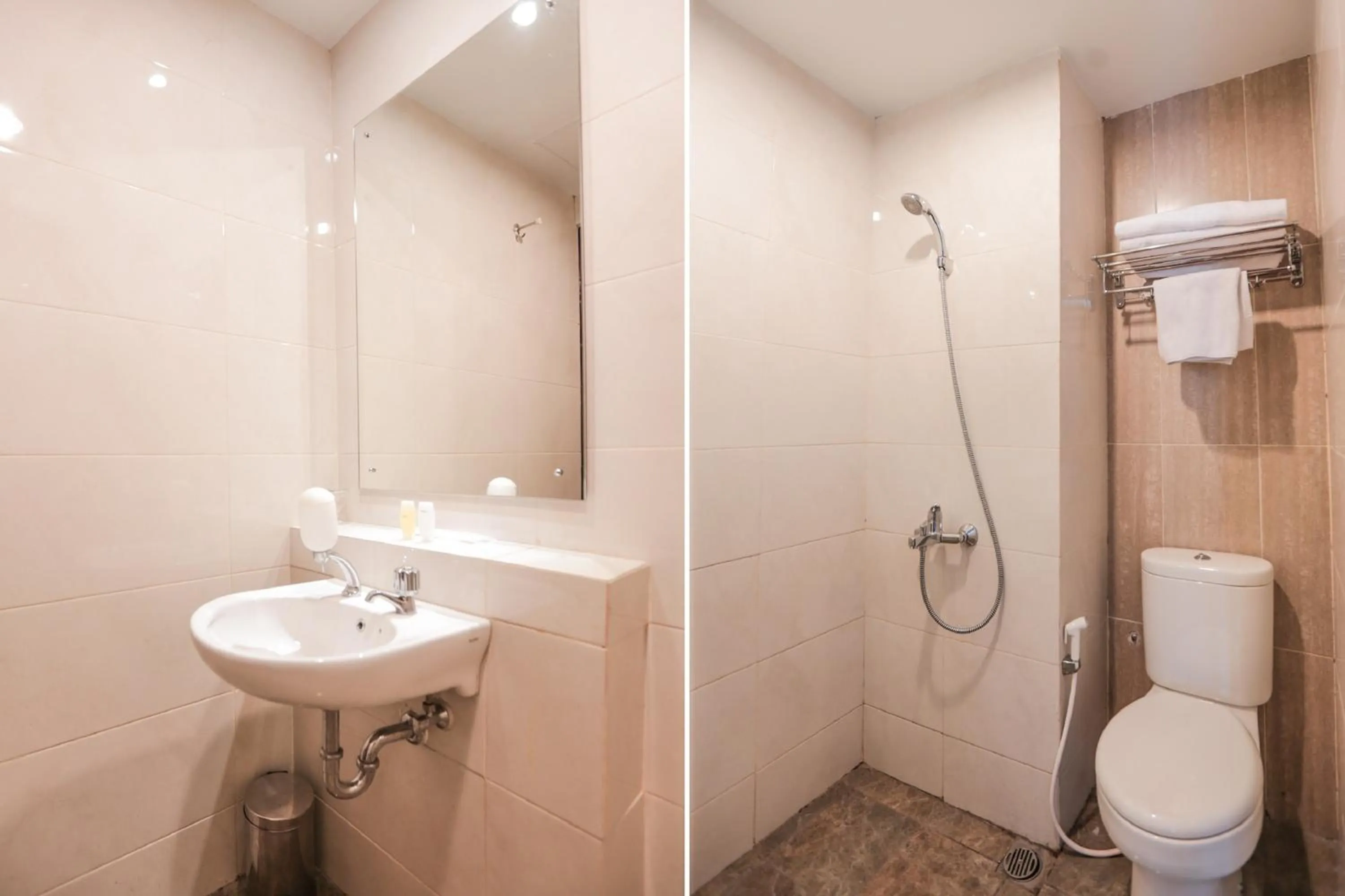 Bathroom in OYO  Flagship 755 Appartel Grand Dhika City