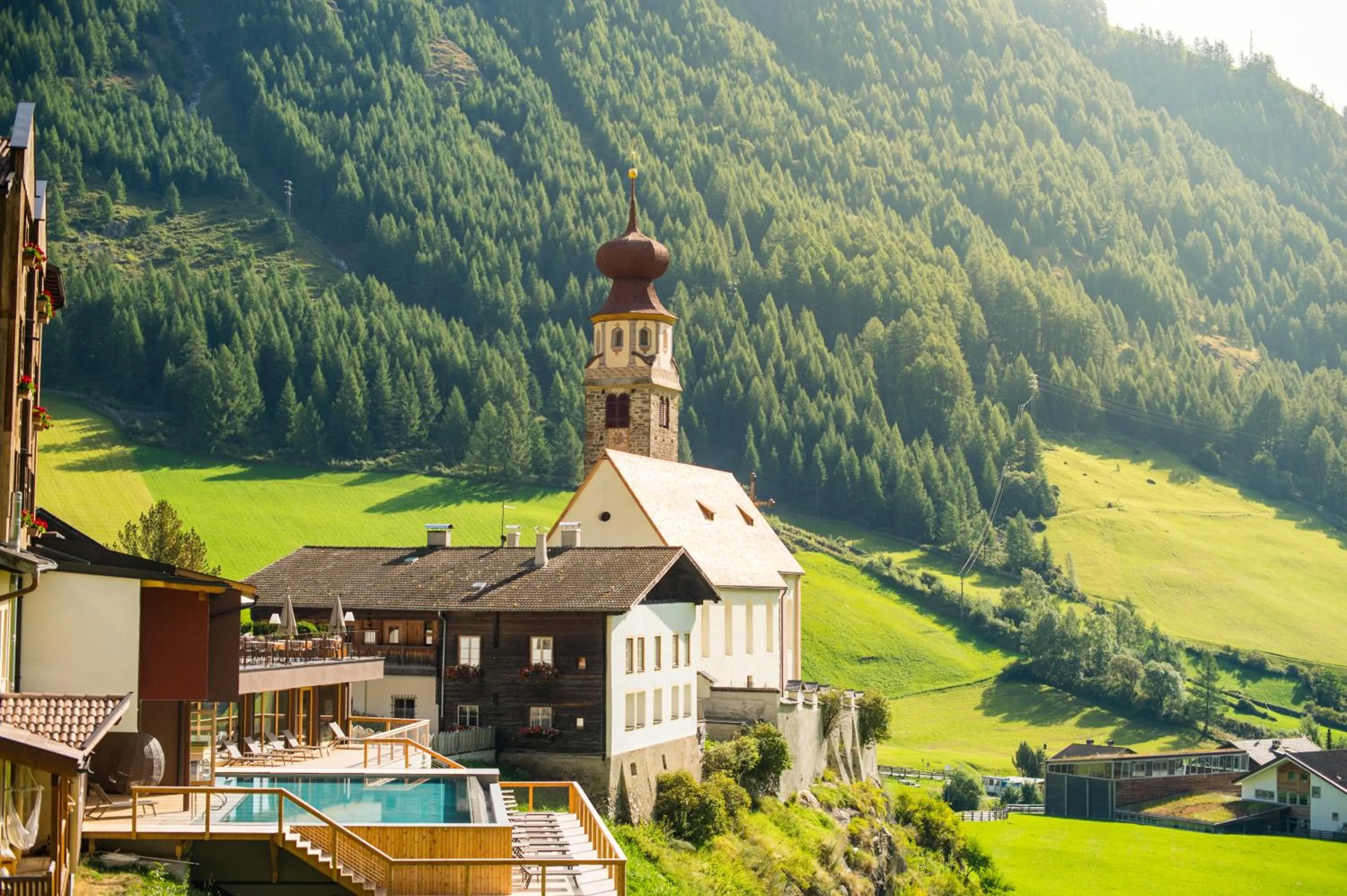 Property building in Tonzhaus Hotel