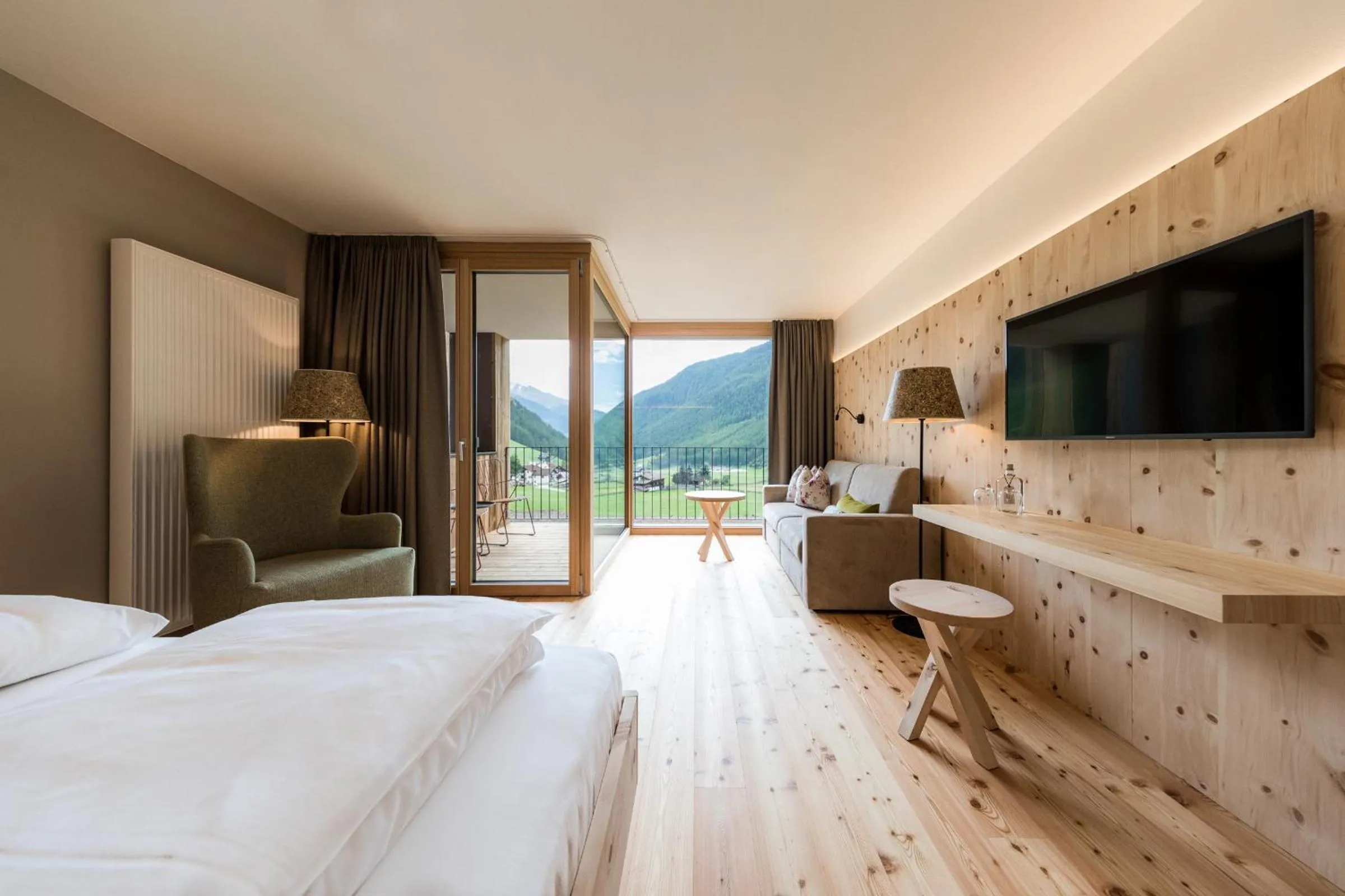 TV and multimedia, Bed in Tonzhaus Hotel