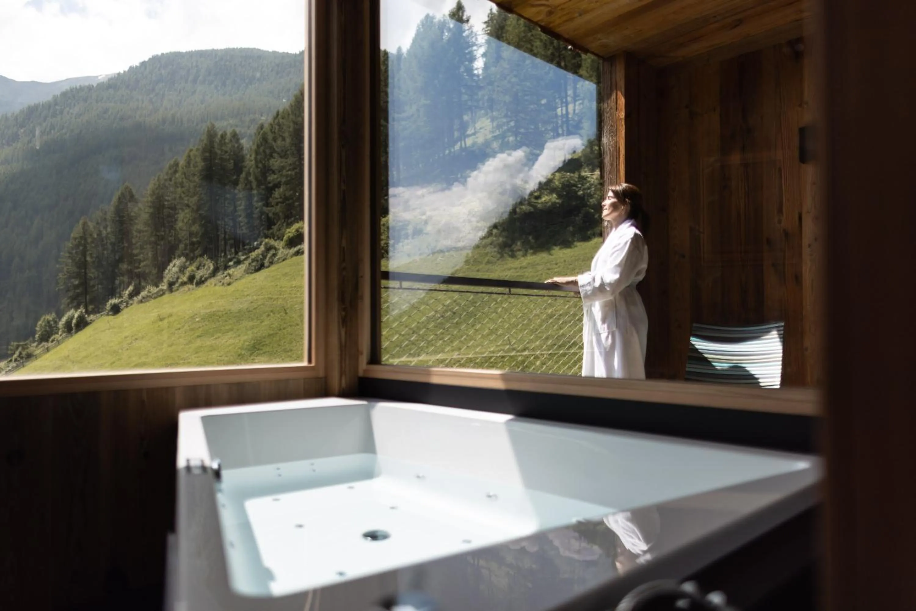 Hot Tub in Tonzhaus Hotel