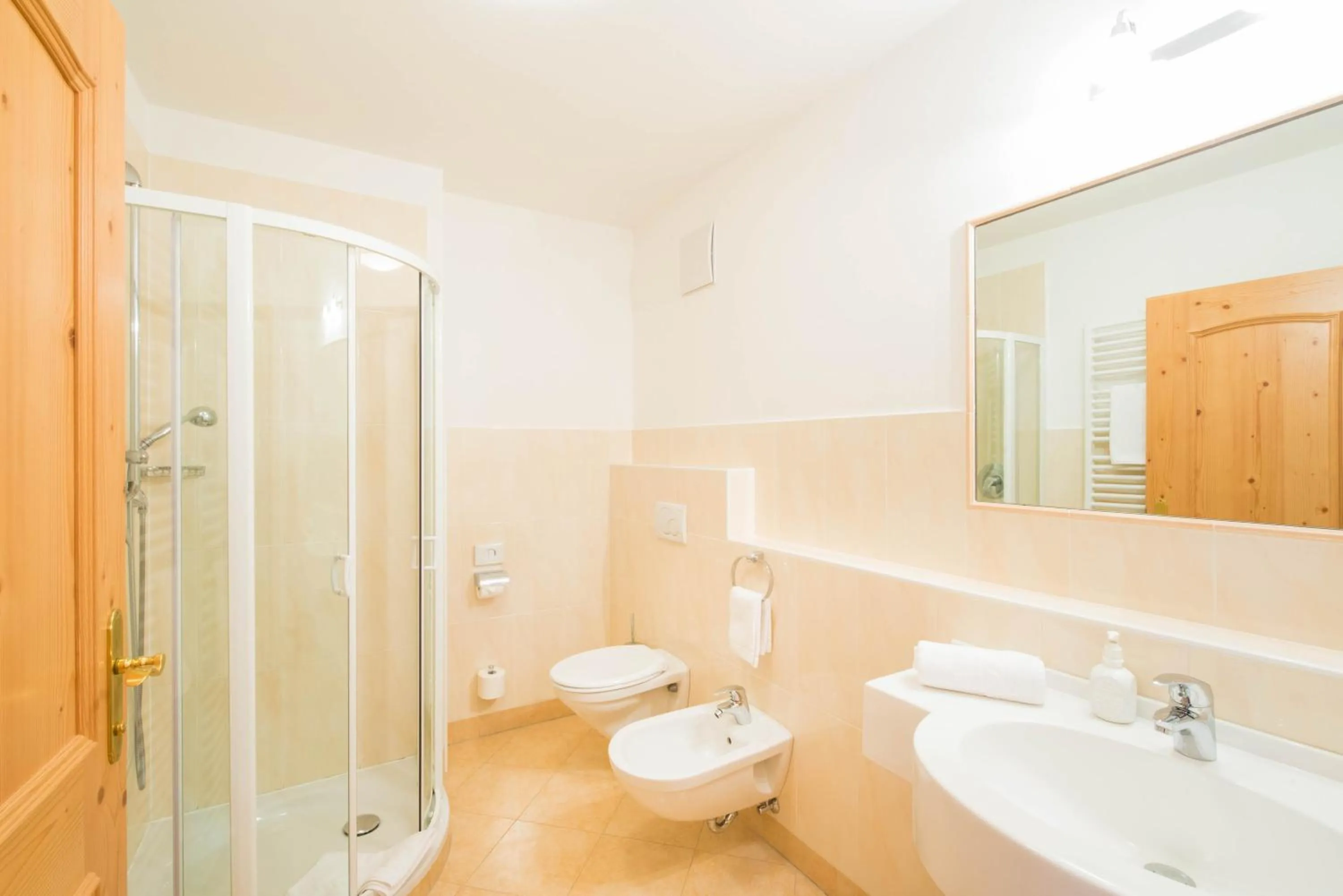 Bedroom in Tonzhaus Hotel