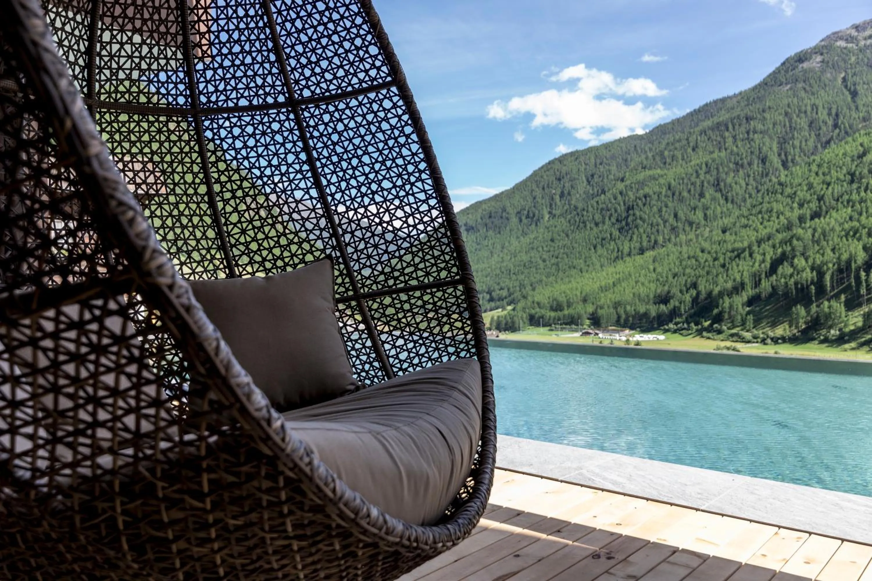 Swimming pool in Tonzhaus Hotel