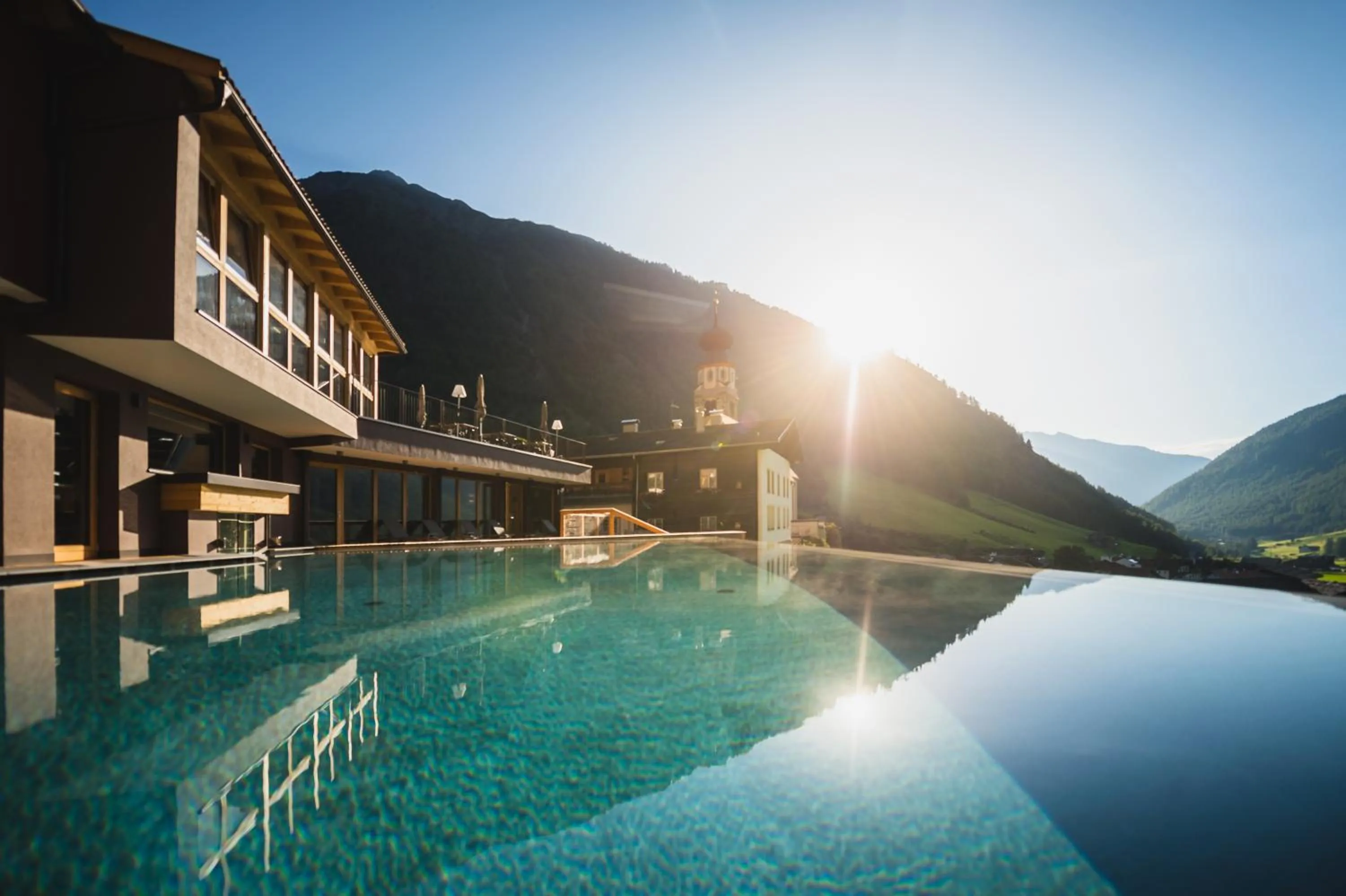 Property building in Tonzhaus Hotel