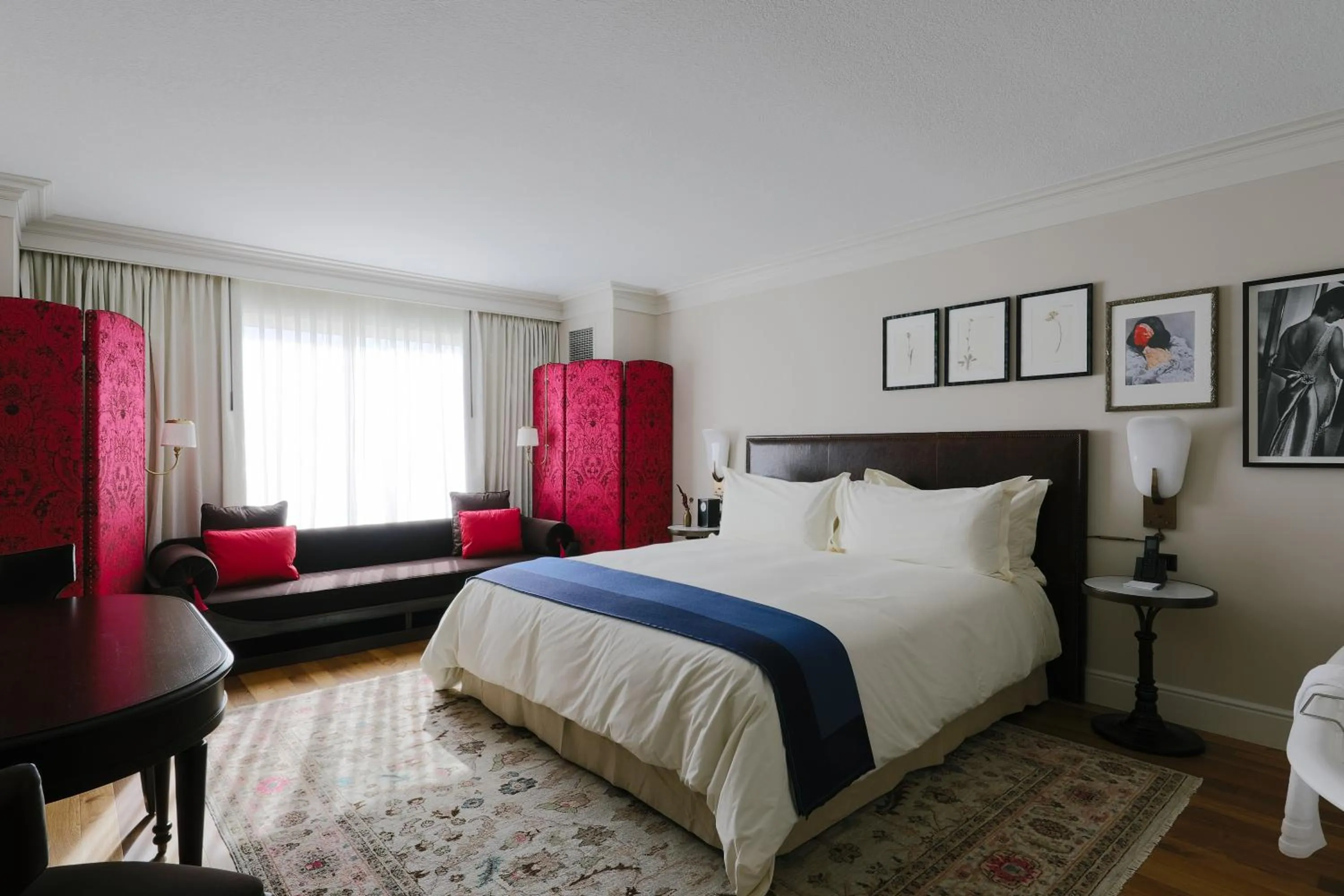 Photo of the whole room, Bed in NoMad Las Vegas