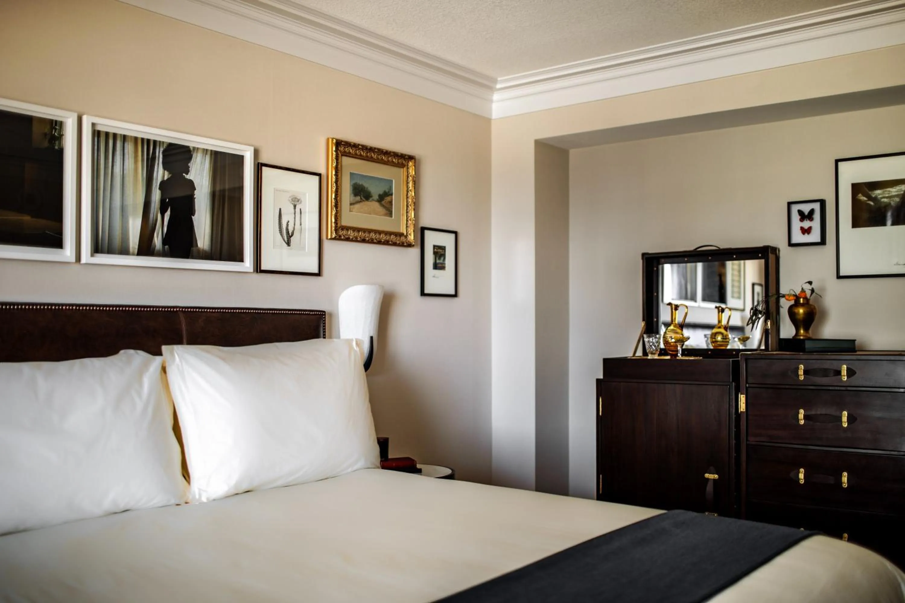 Photo of the whole room, Bed in NoMad Las Vegas