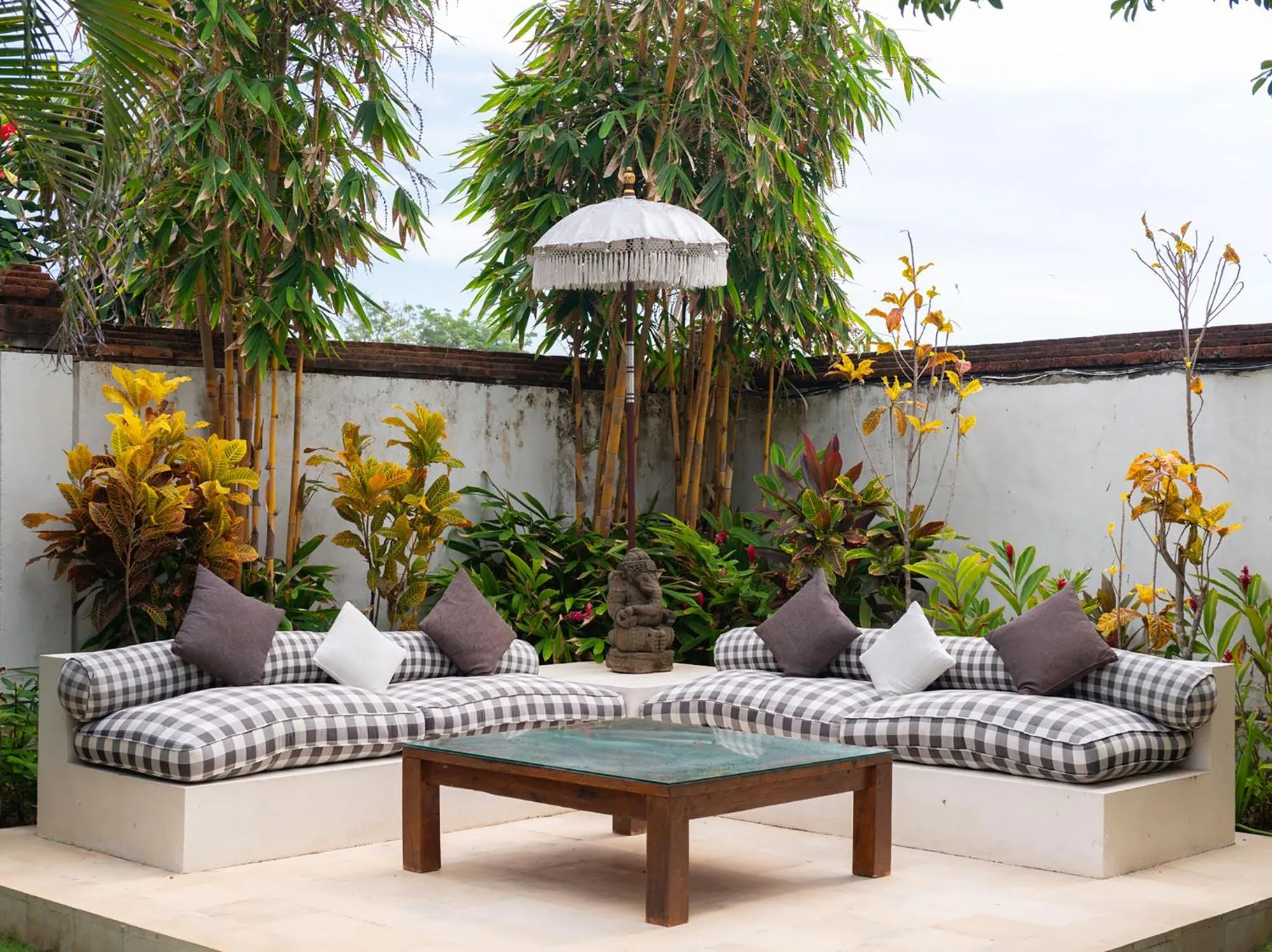 Garden in Majapahit Beach Villas by Nakula