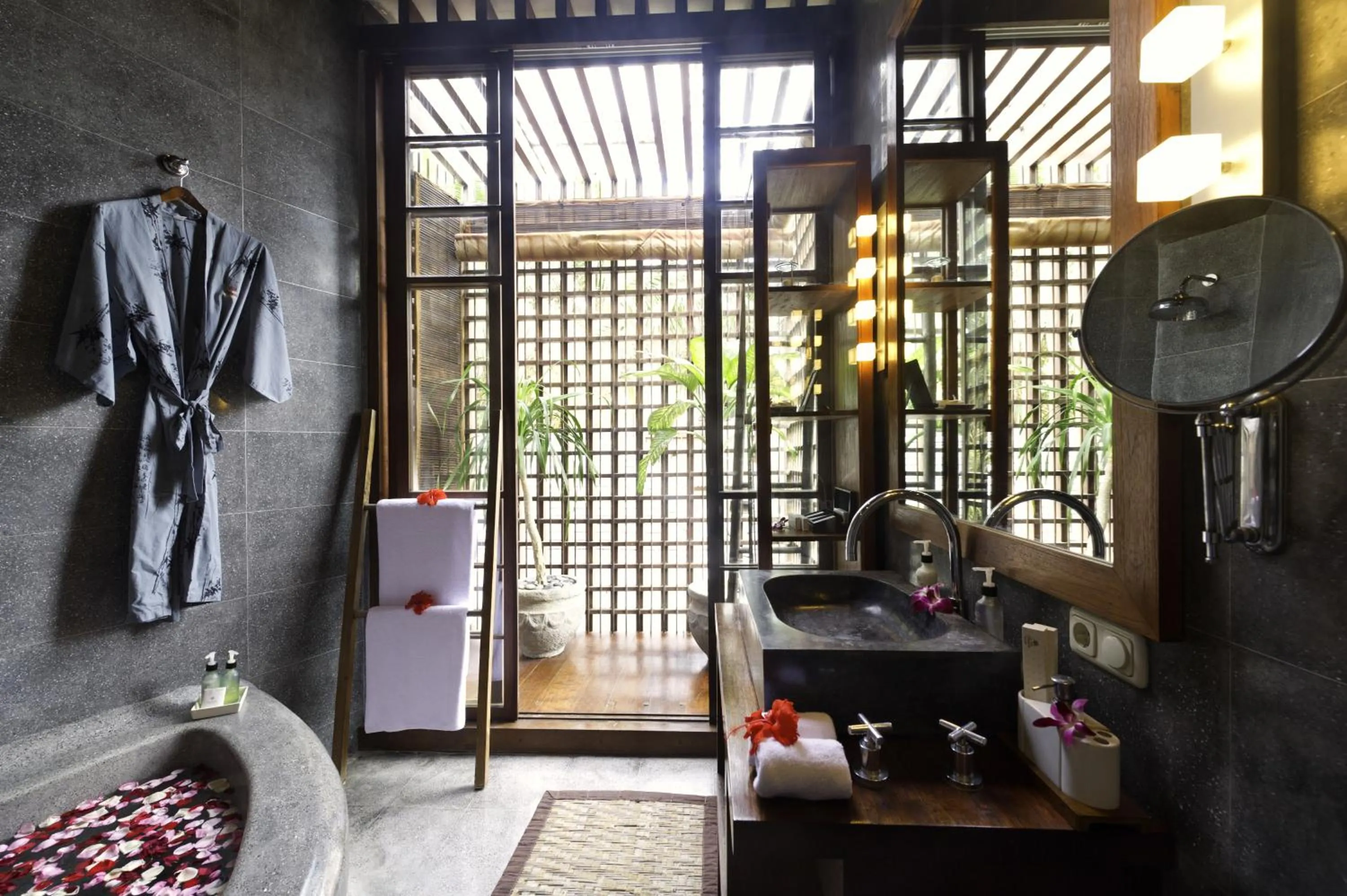 Toilet in Majapahit Beach Villas by Nakula