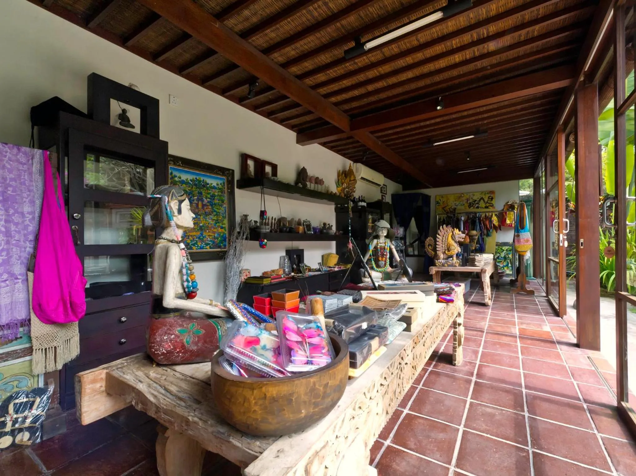 On-site shops in Majapahit Beach Villas by Nakula
