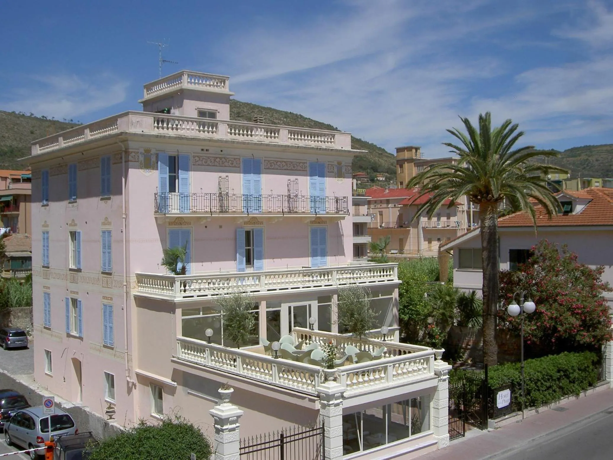 Property building in Hotel De La Plage