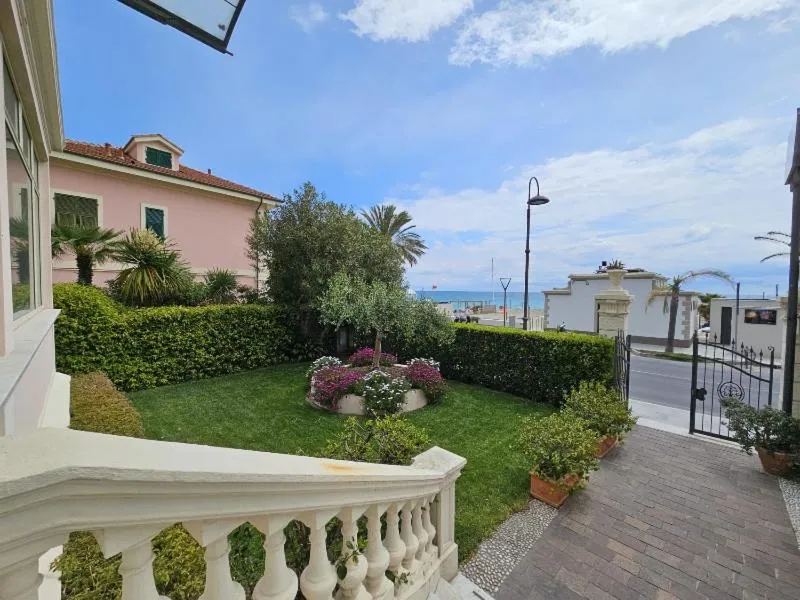 Property building in Hotel De La Plage