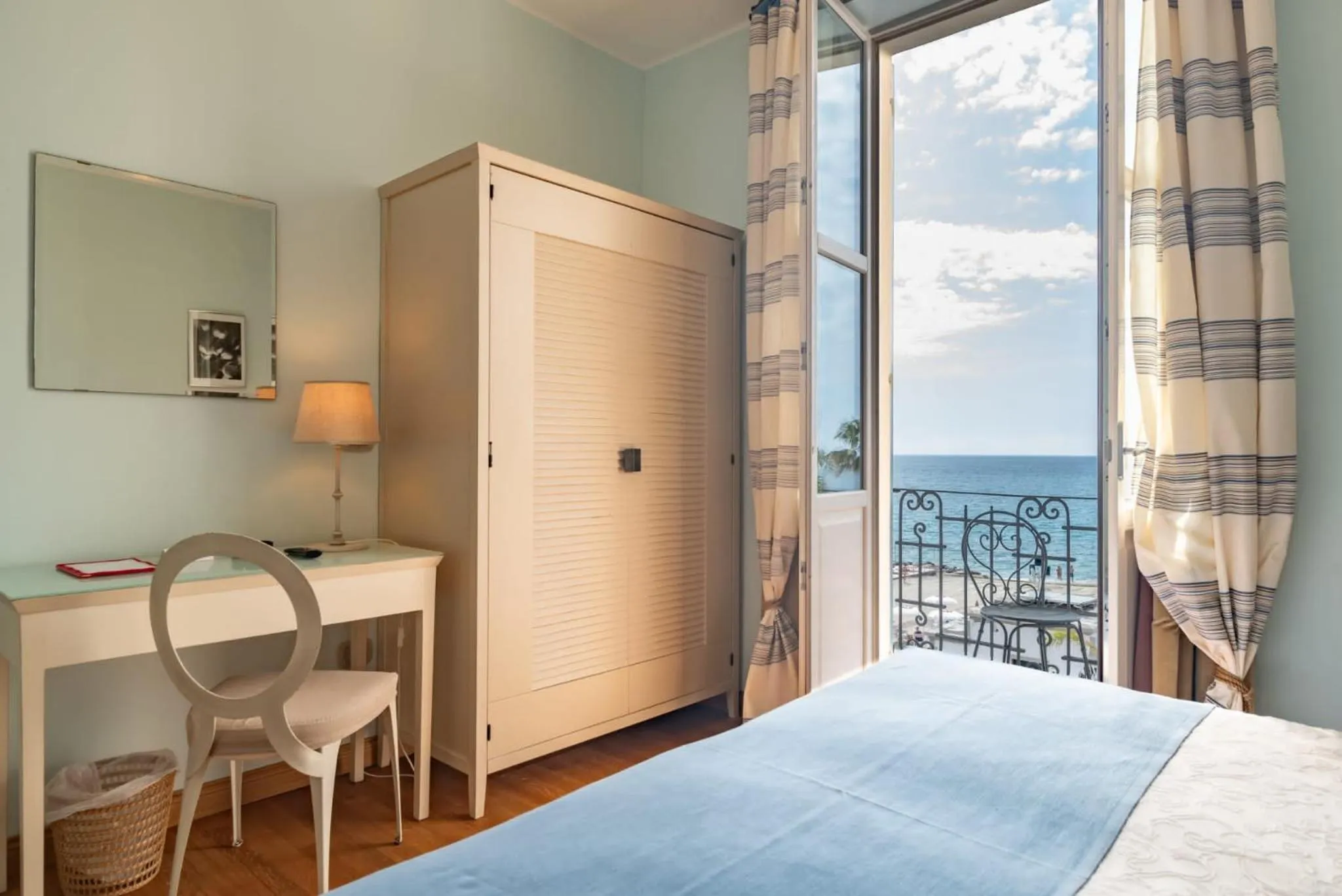 Bedroom, Bed in Hotel De La Plage