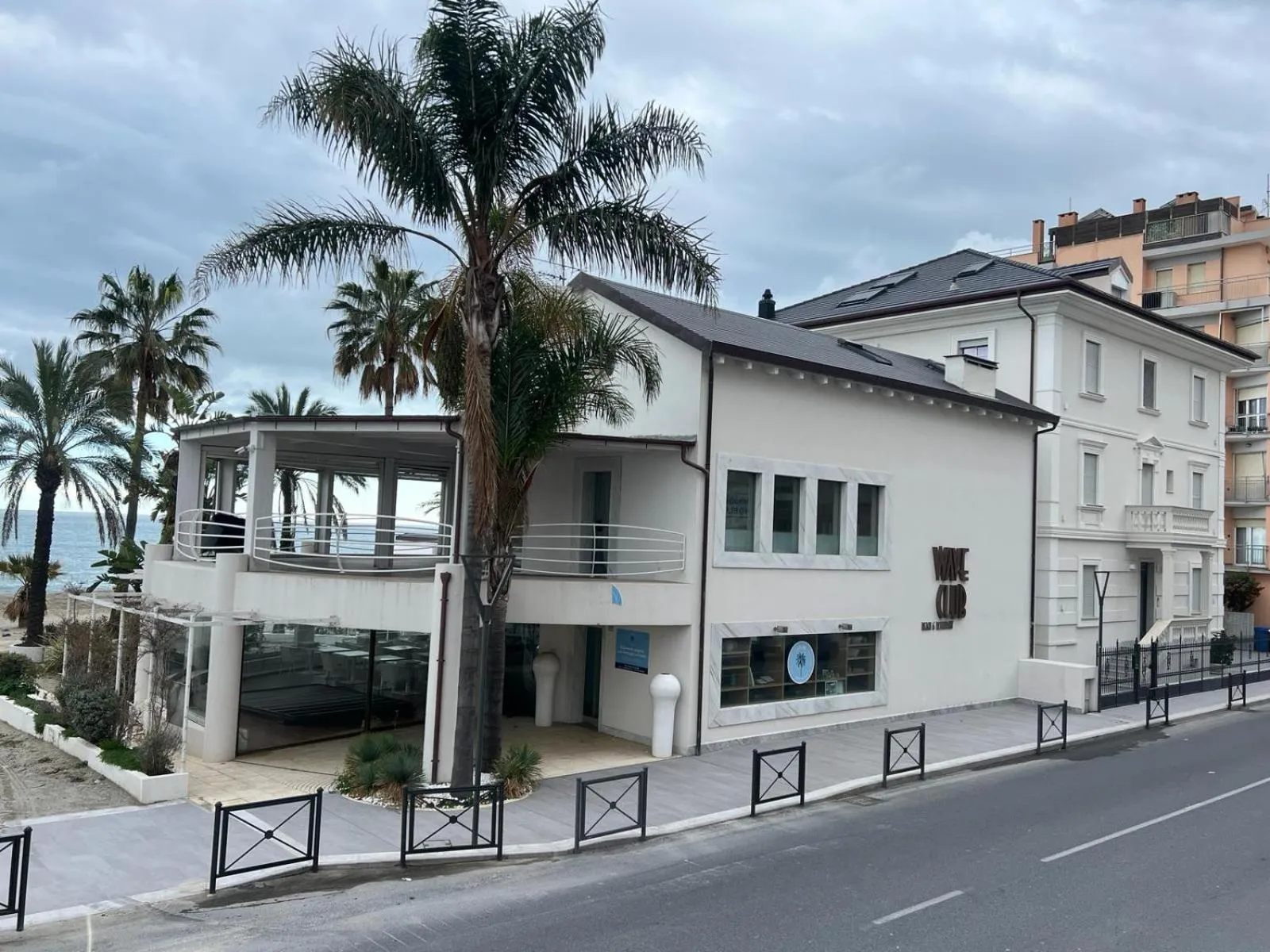 Property building in Hotel De La Plage