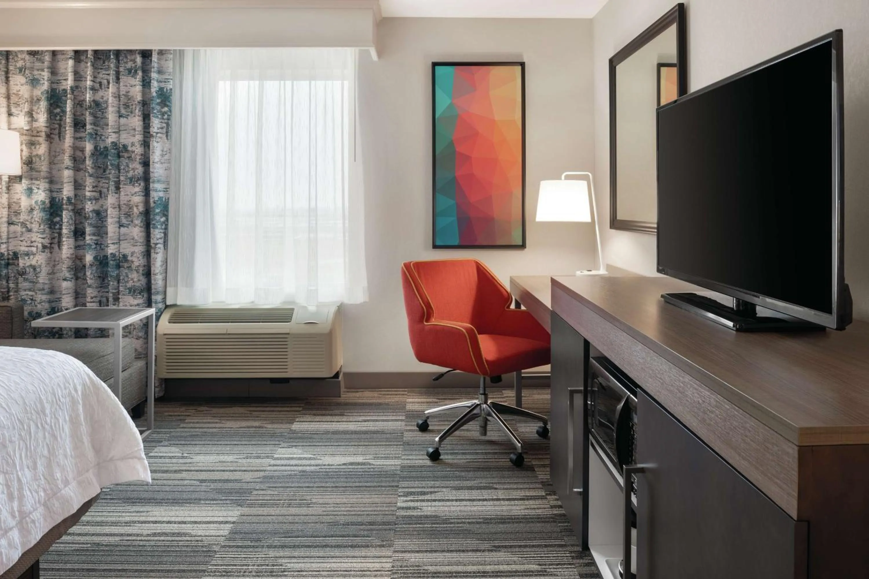 Bedroom, Bed in Hampton Inn Champaign Southwest