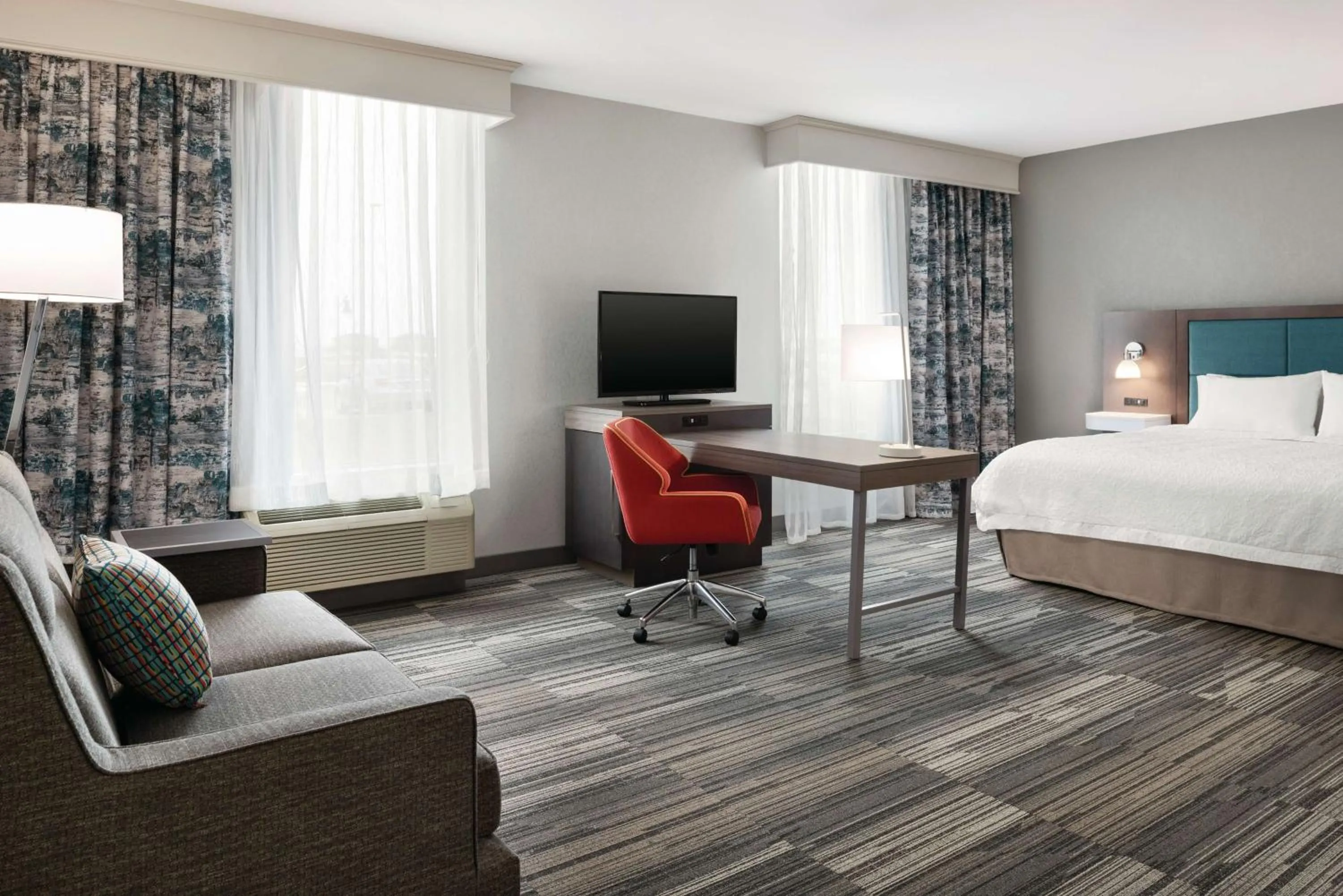 Bedroom, Bed in Hampton Inn Champaign Southwest