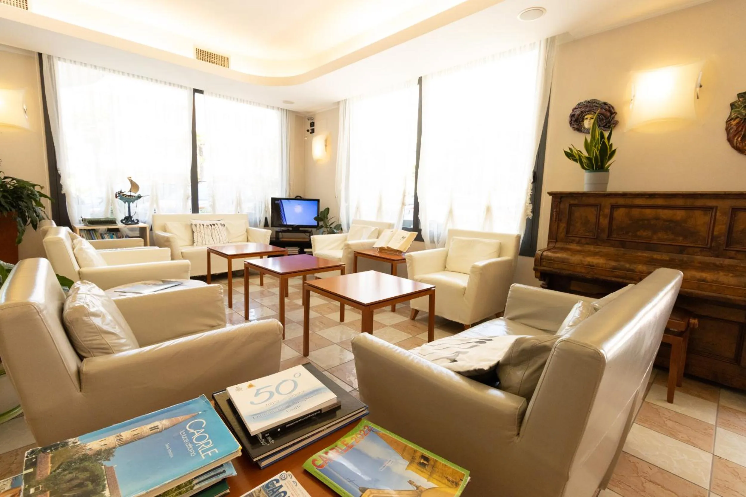 Lobby or reception in Hotel Crystal