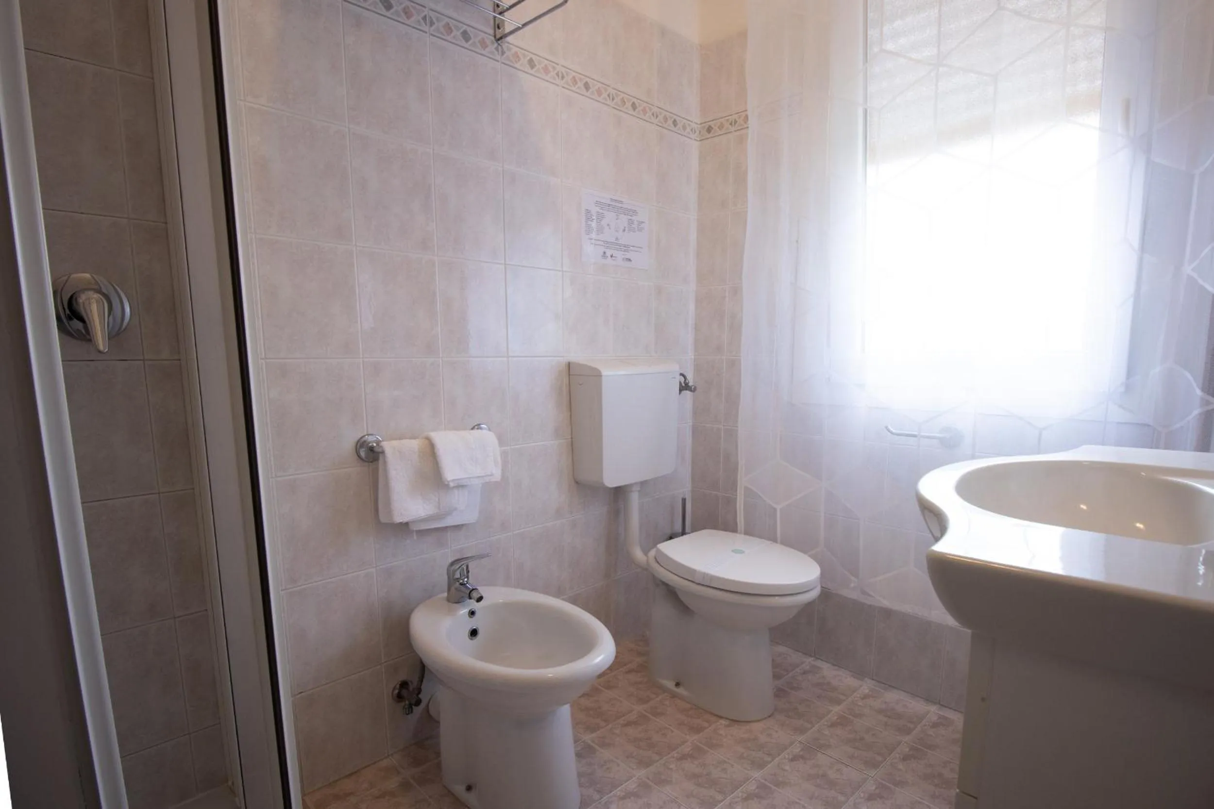 Shower in Hotel Crystal