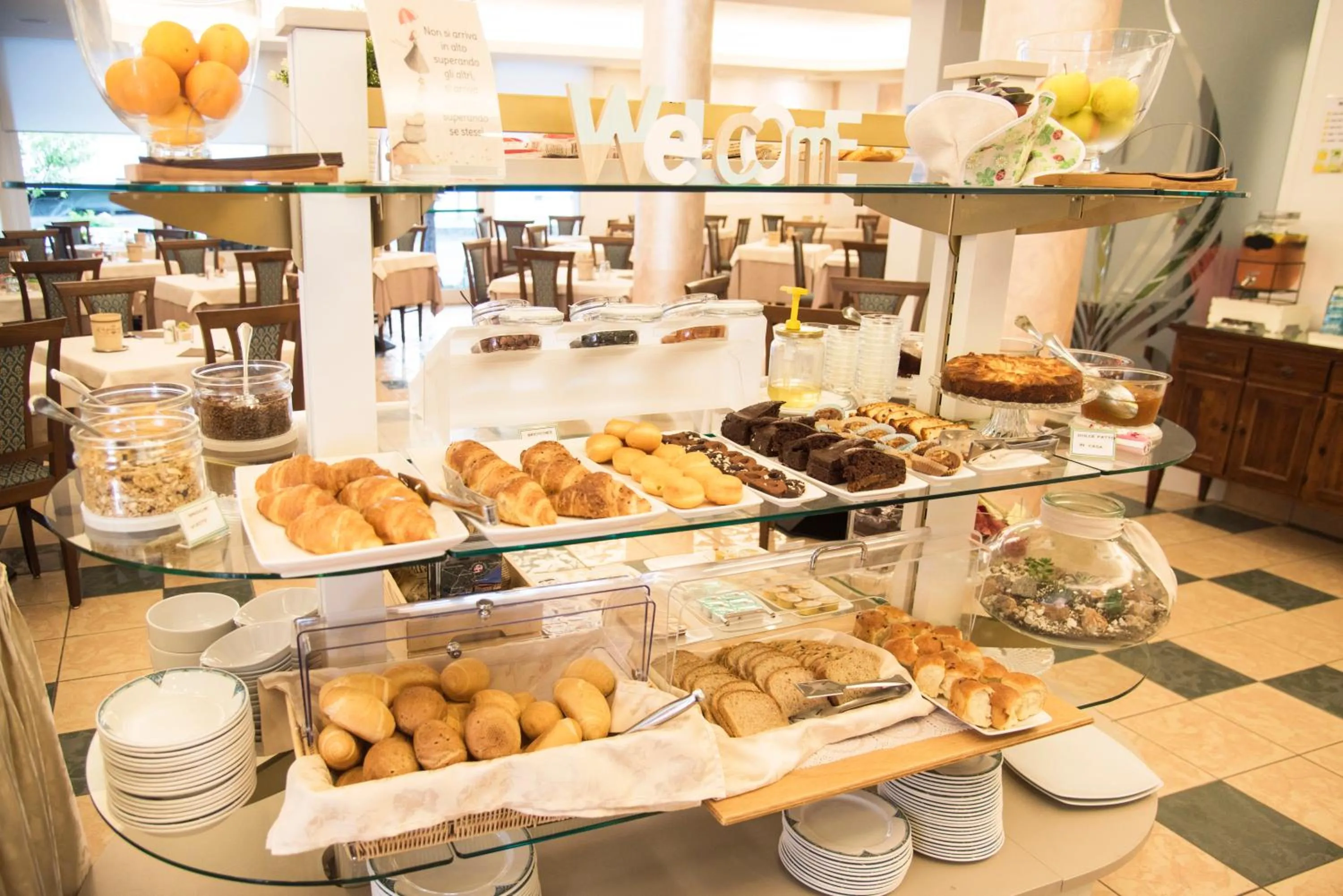 Buffet breakfast in Hotel Crystal