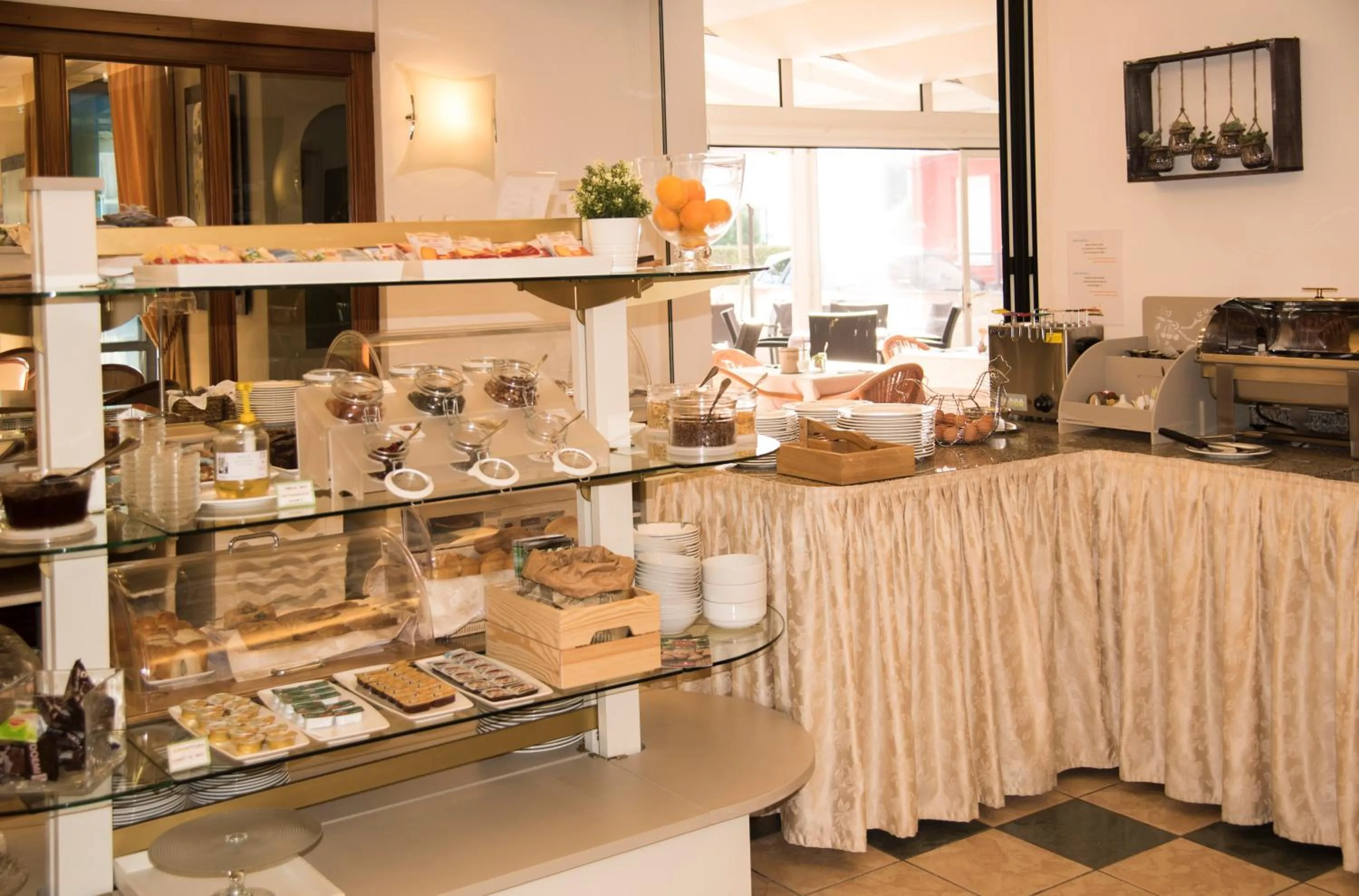 Buffet breakfast in Hotel Crystal