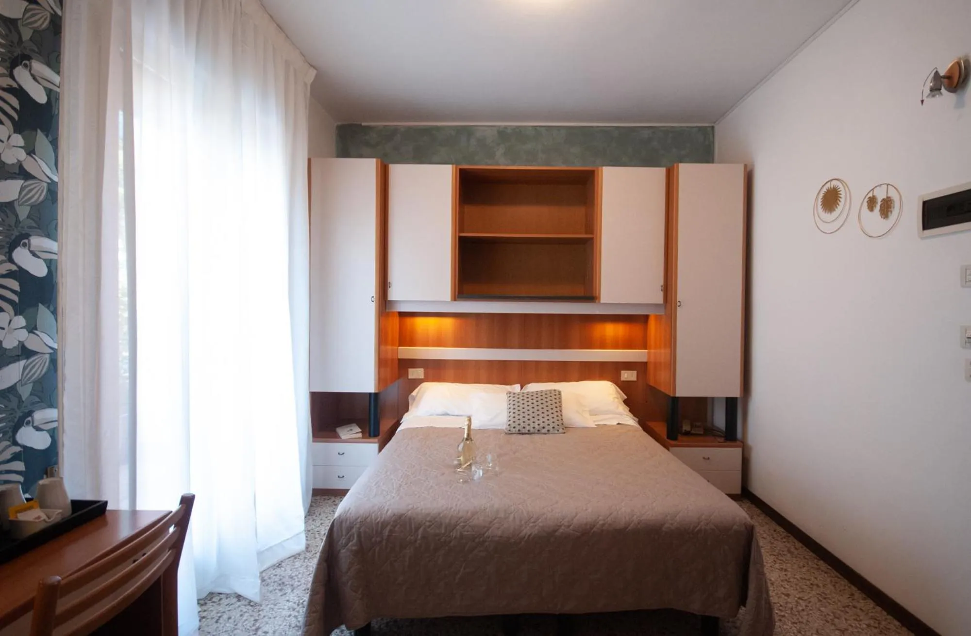 Photo of the whole room, Bed in Hotel Crystal