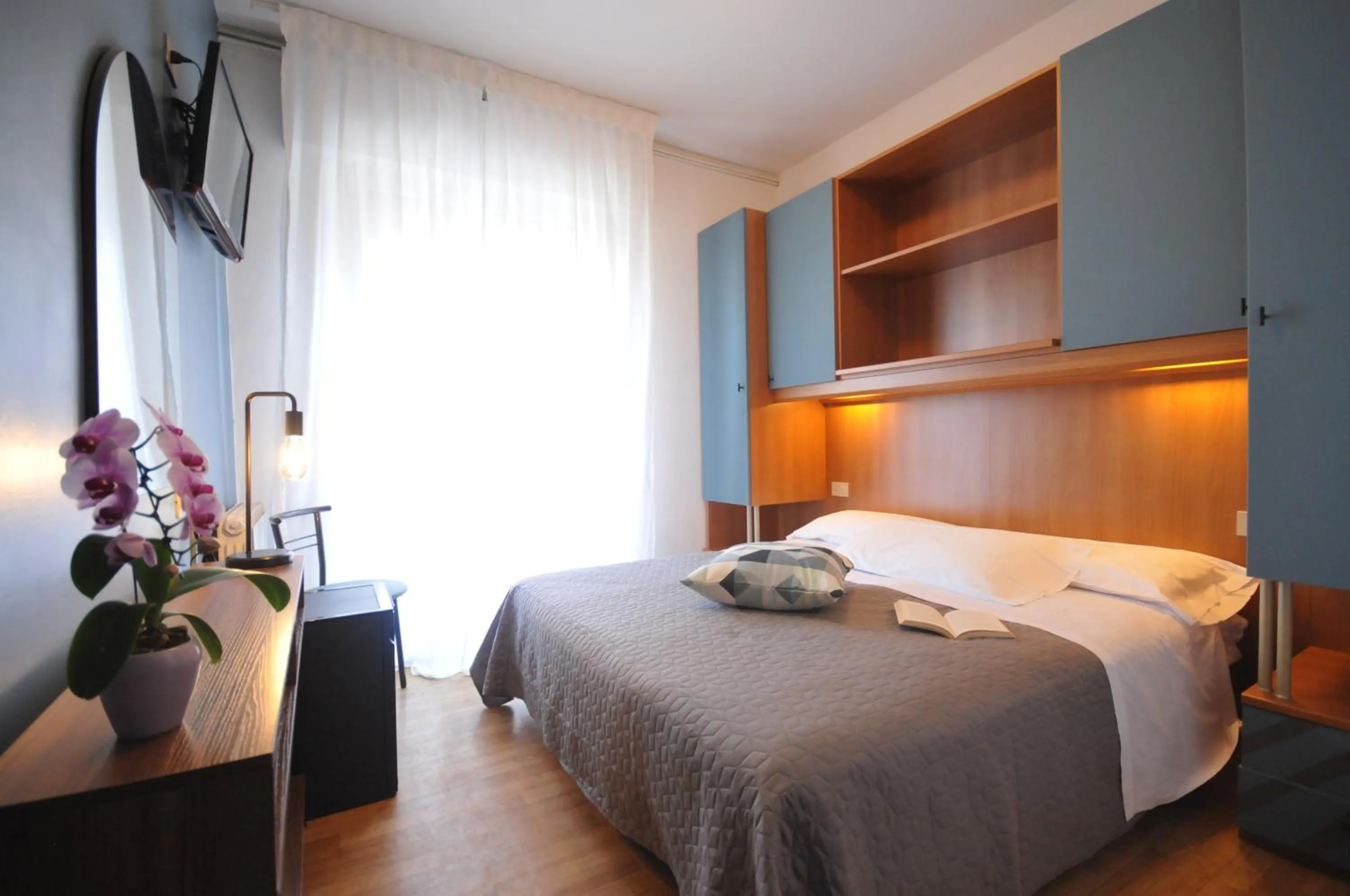 Bedroom, Bed in Hotel Crystal