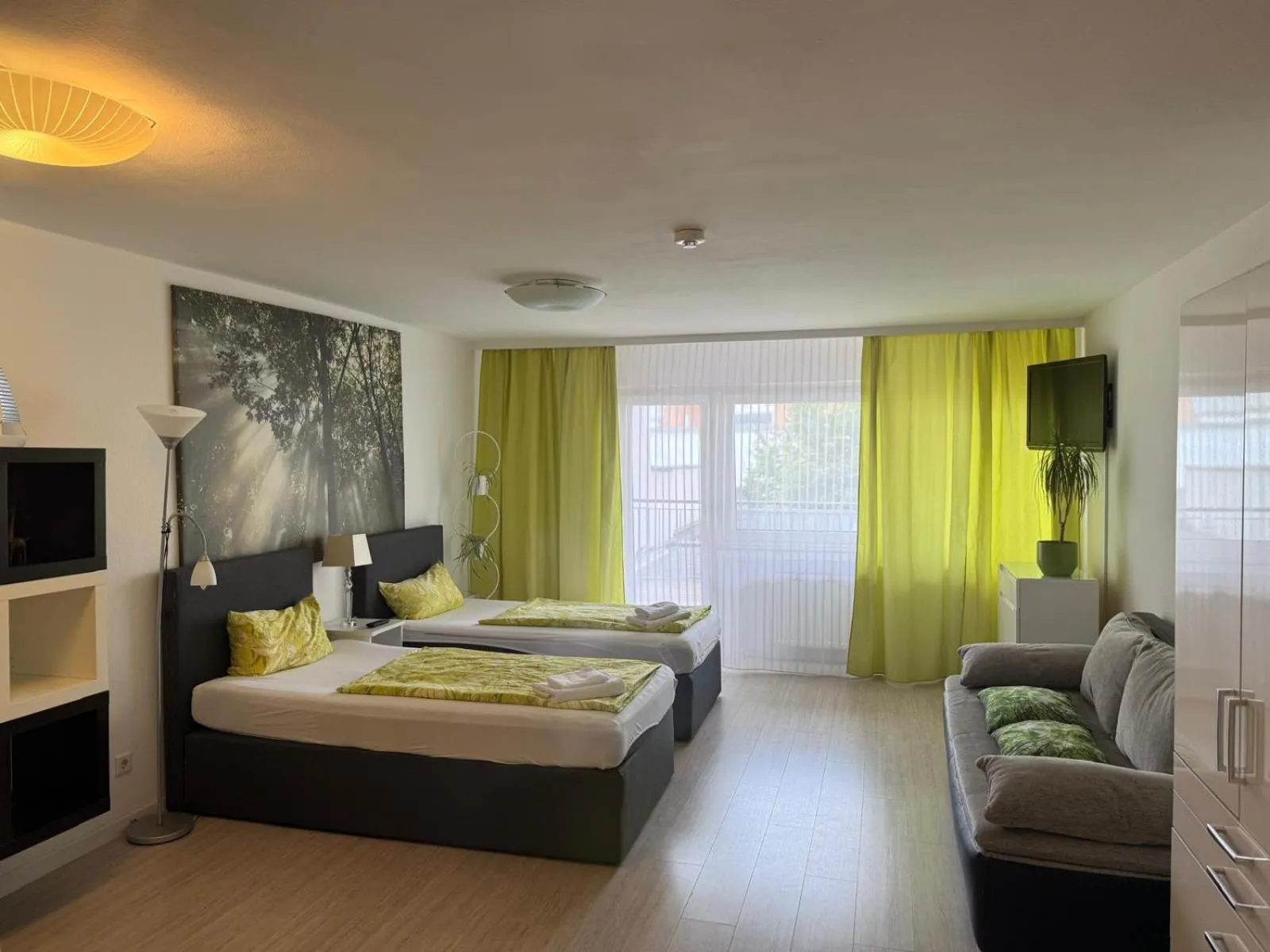 Living room, Bed in Apartments Jahnstraße