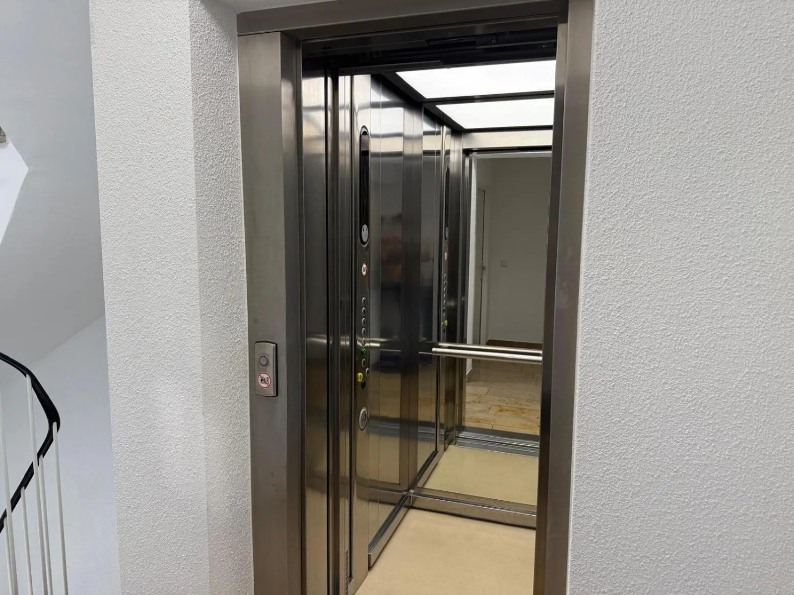 elevator in Apartments Jahnstraße